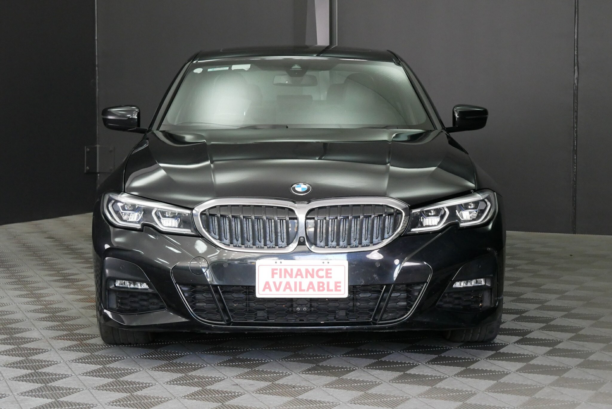 BMW 3 Series image 2