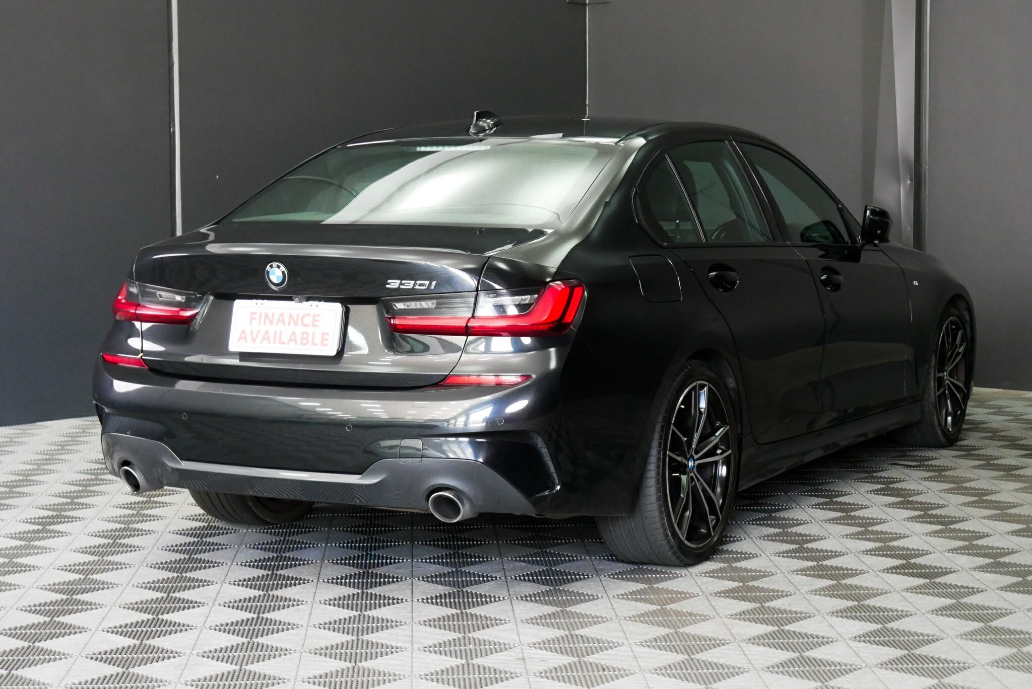 BMW 3 Series image 4