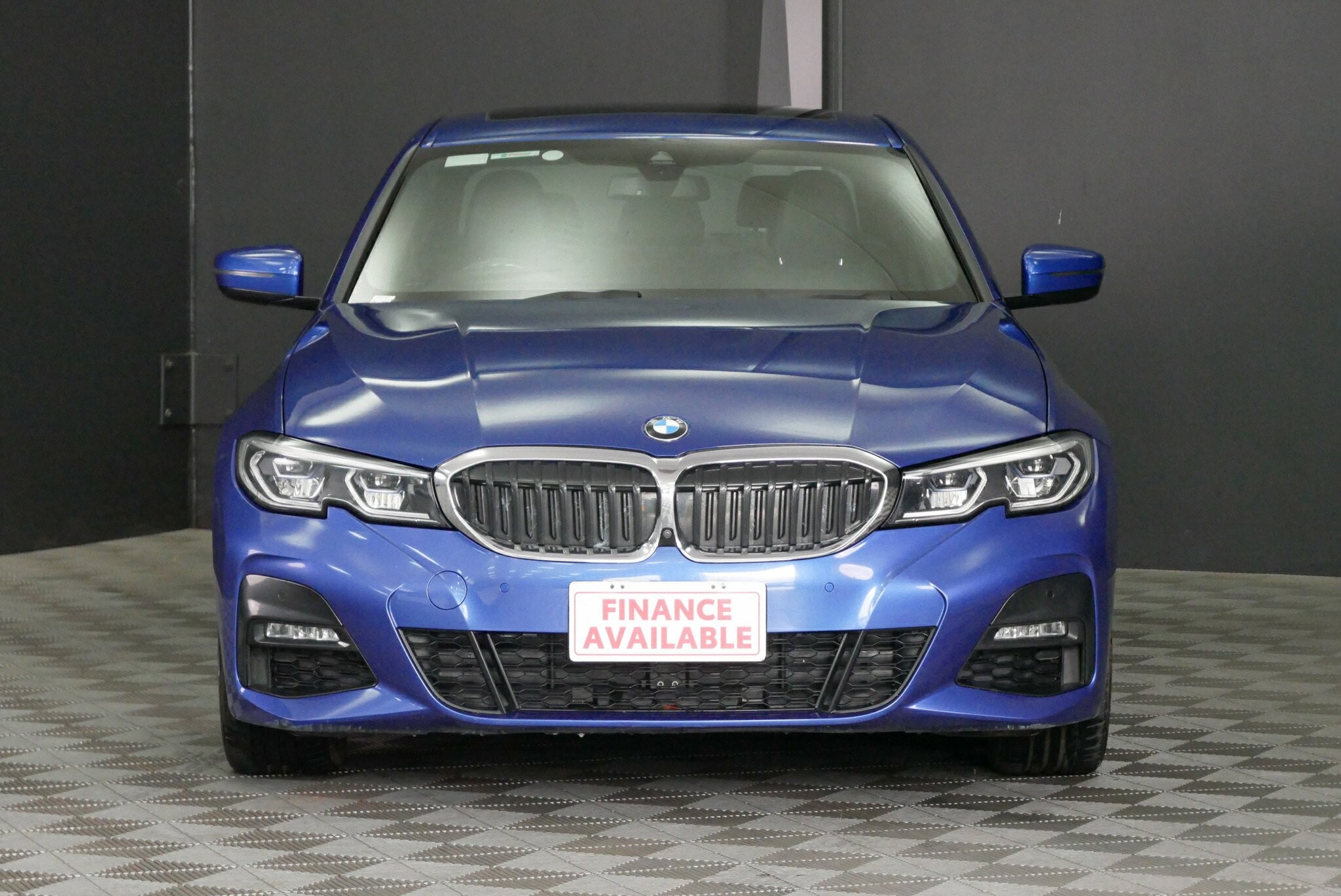 BMW 3 Series image 2