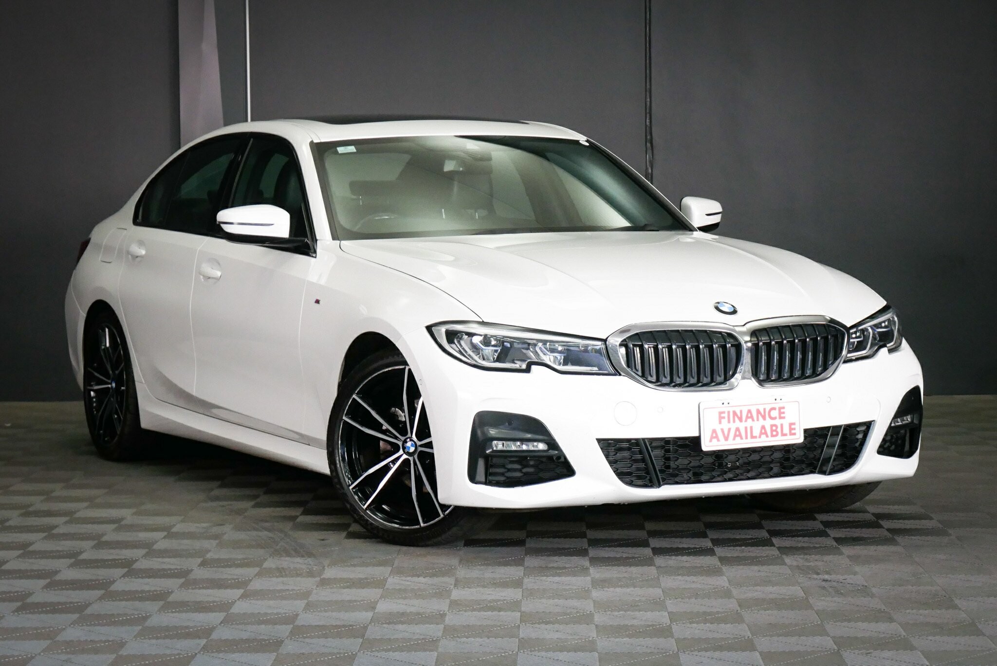 BMW 3 Series image 1