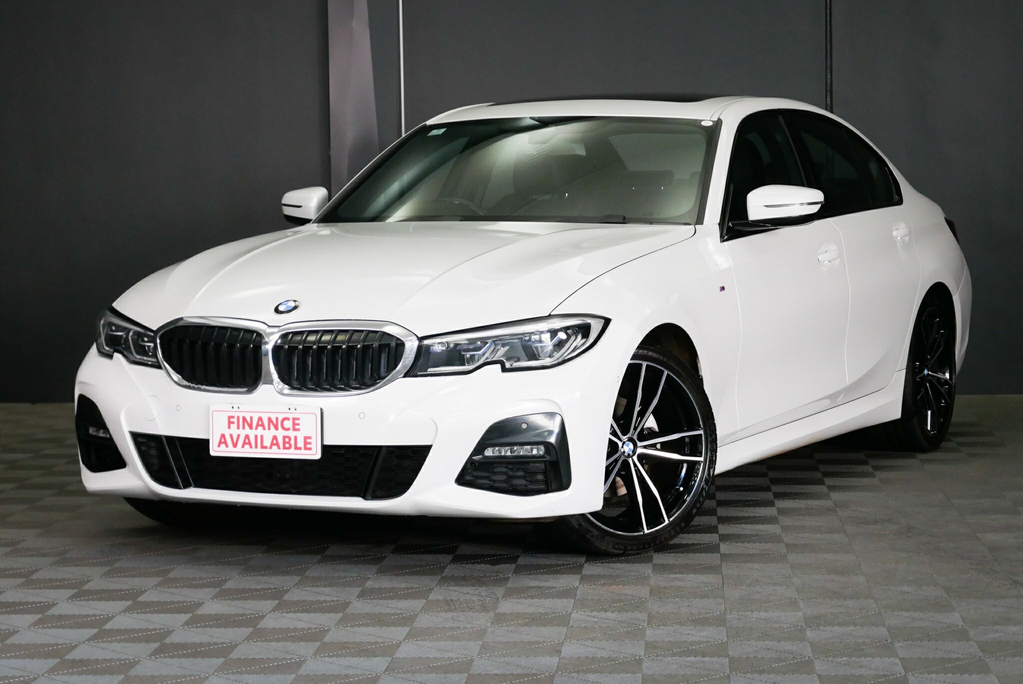 BMW 3 Series image 3