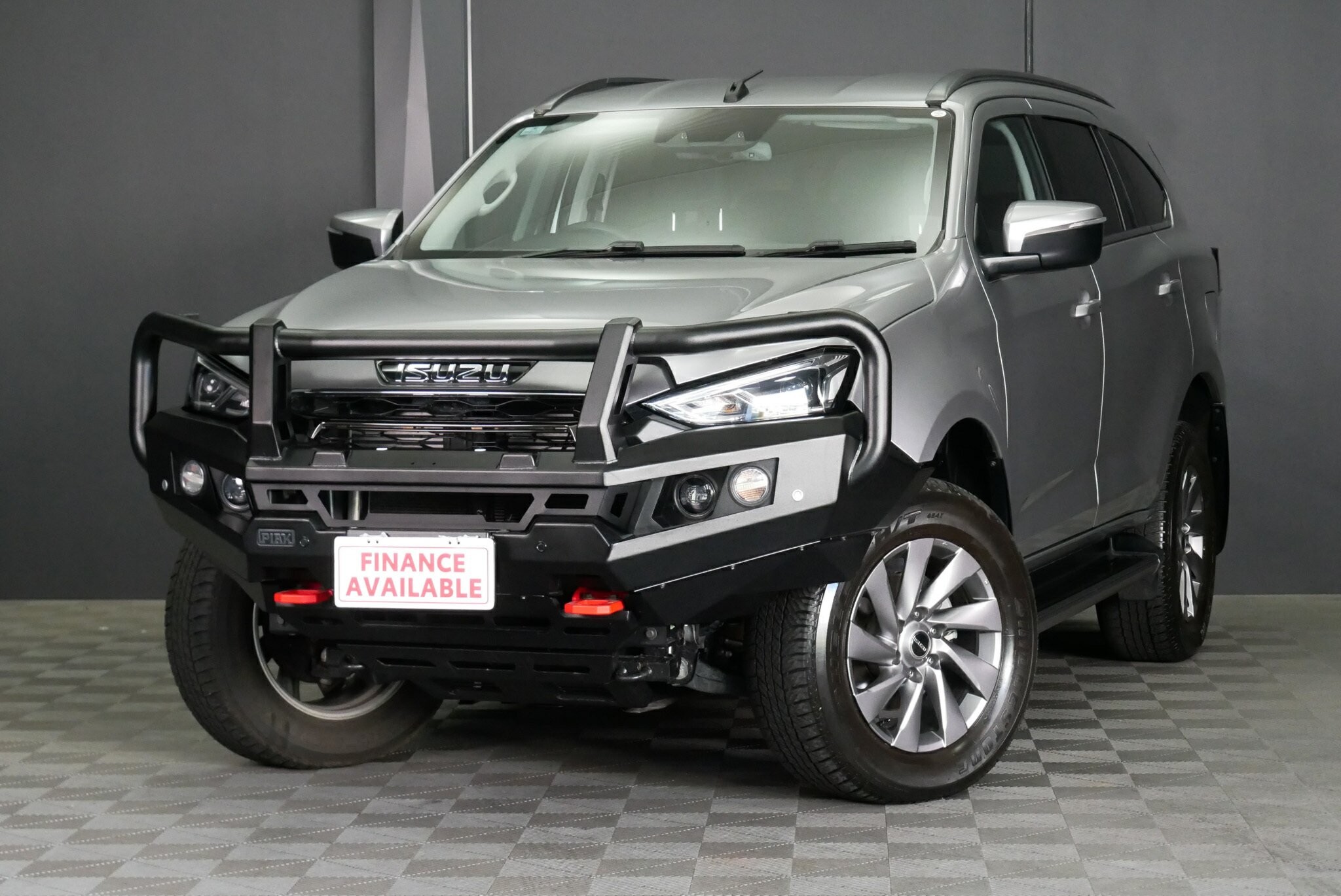 Isuzu Mu-x image 3