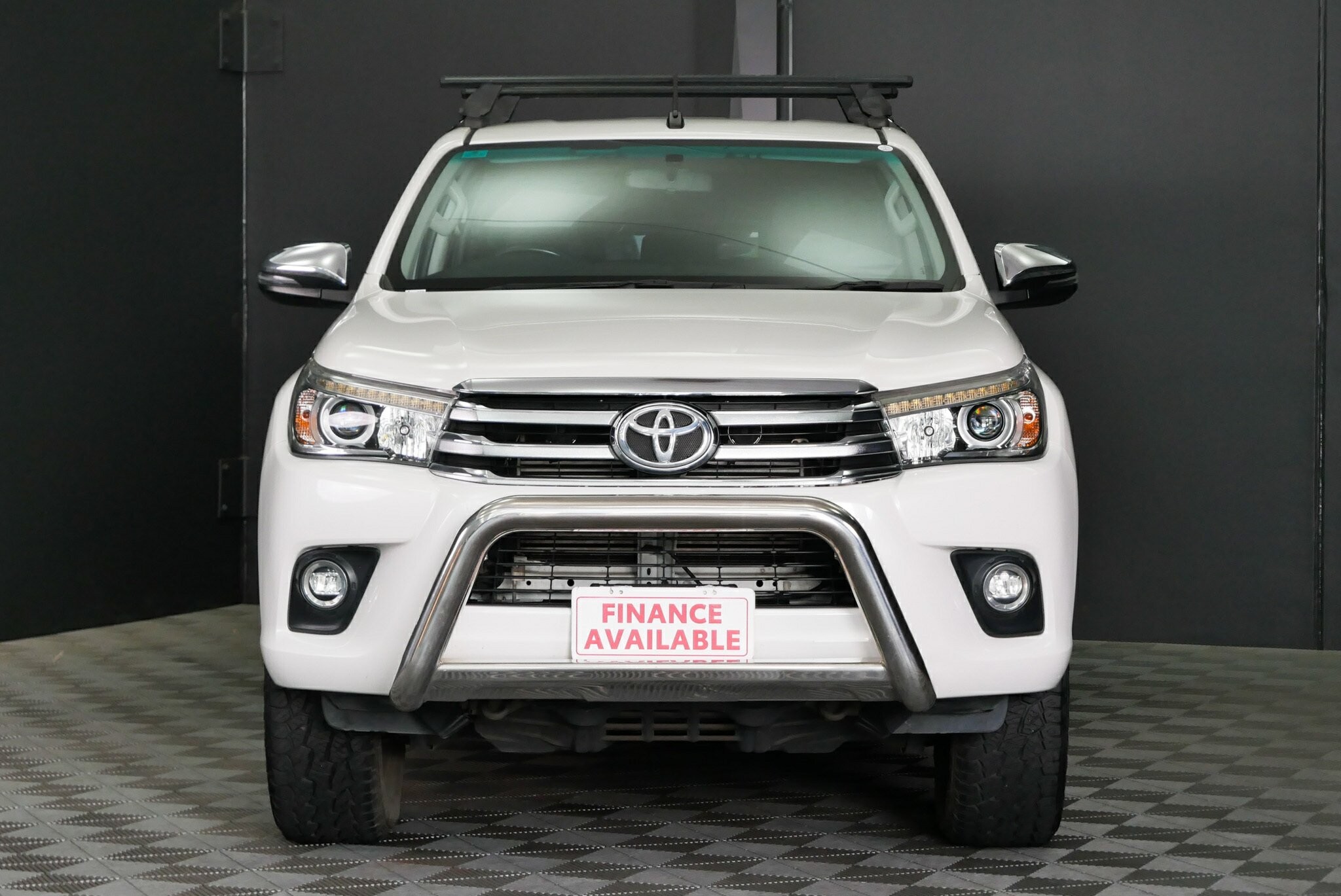 Toyota Hilux image 2