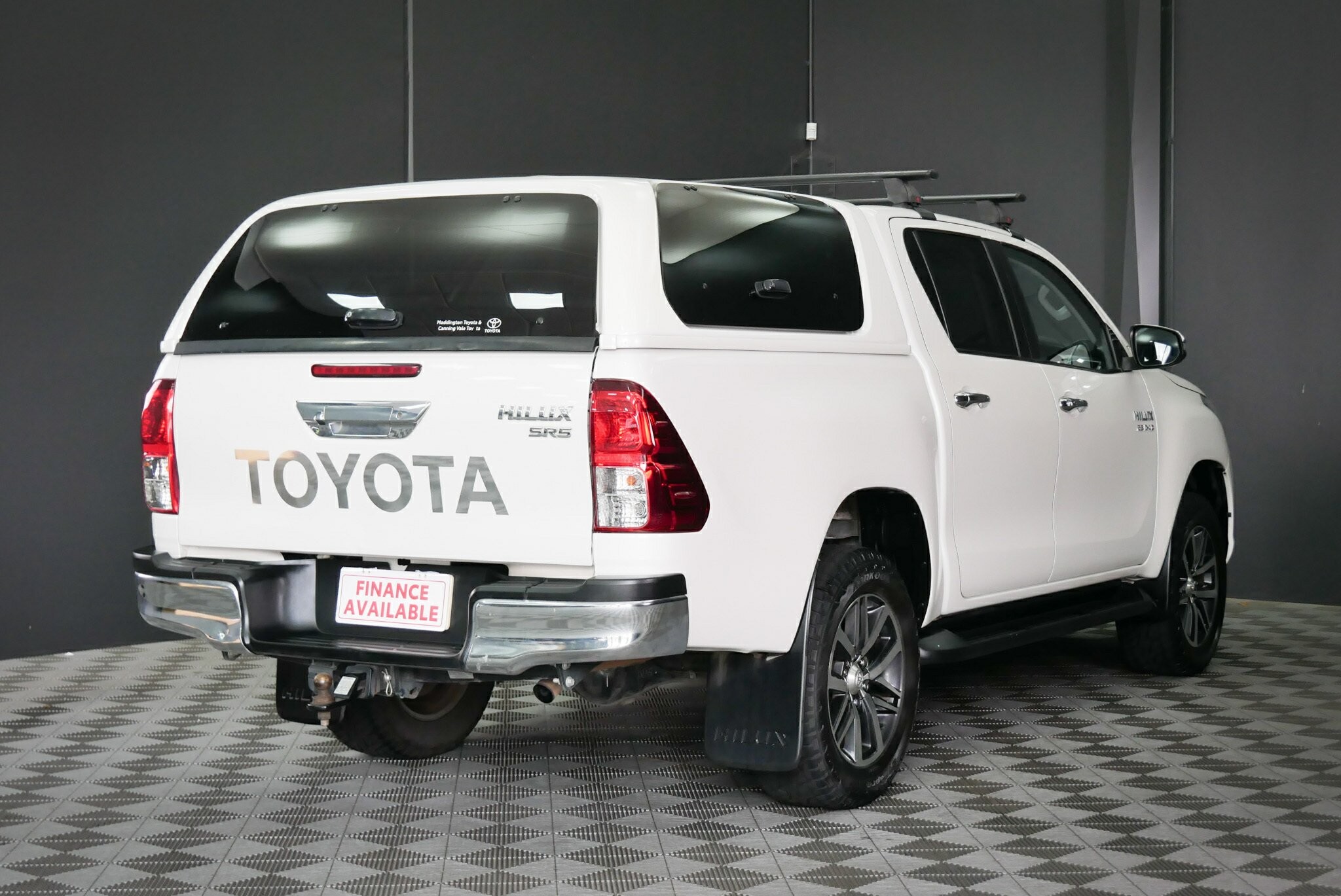 Toyota Hilux image 4