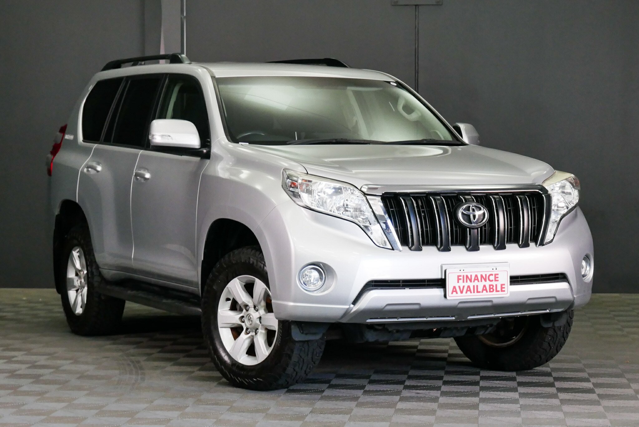 Toyota Landcruiser Prado image 1