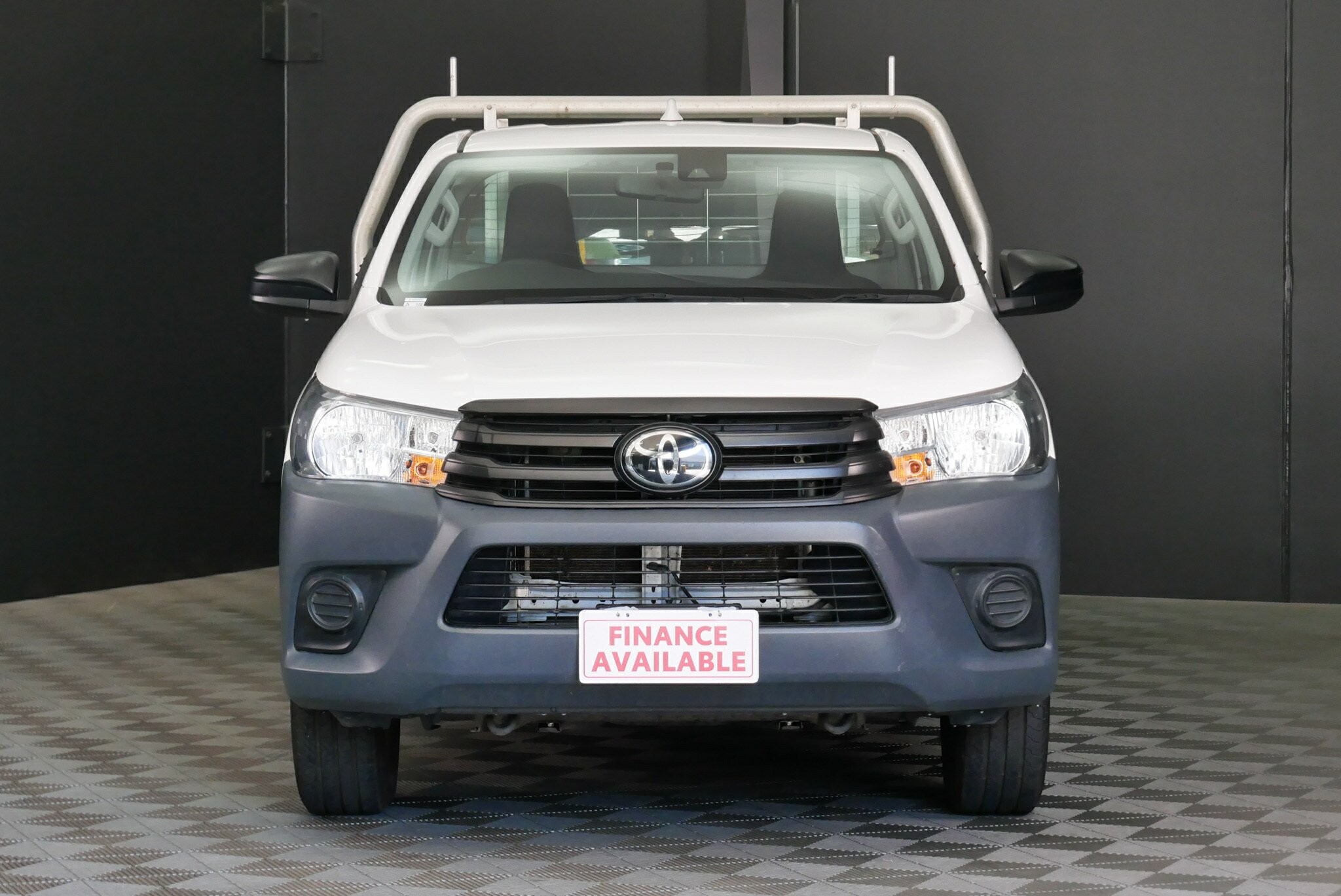 Toyota Hilux image 2