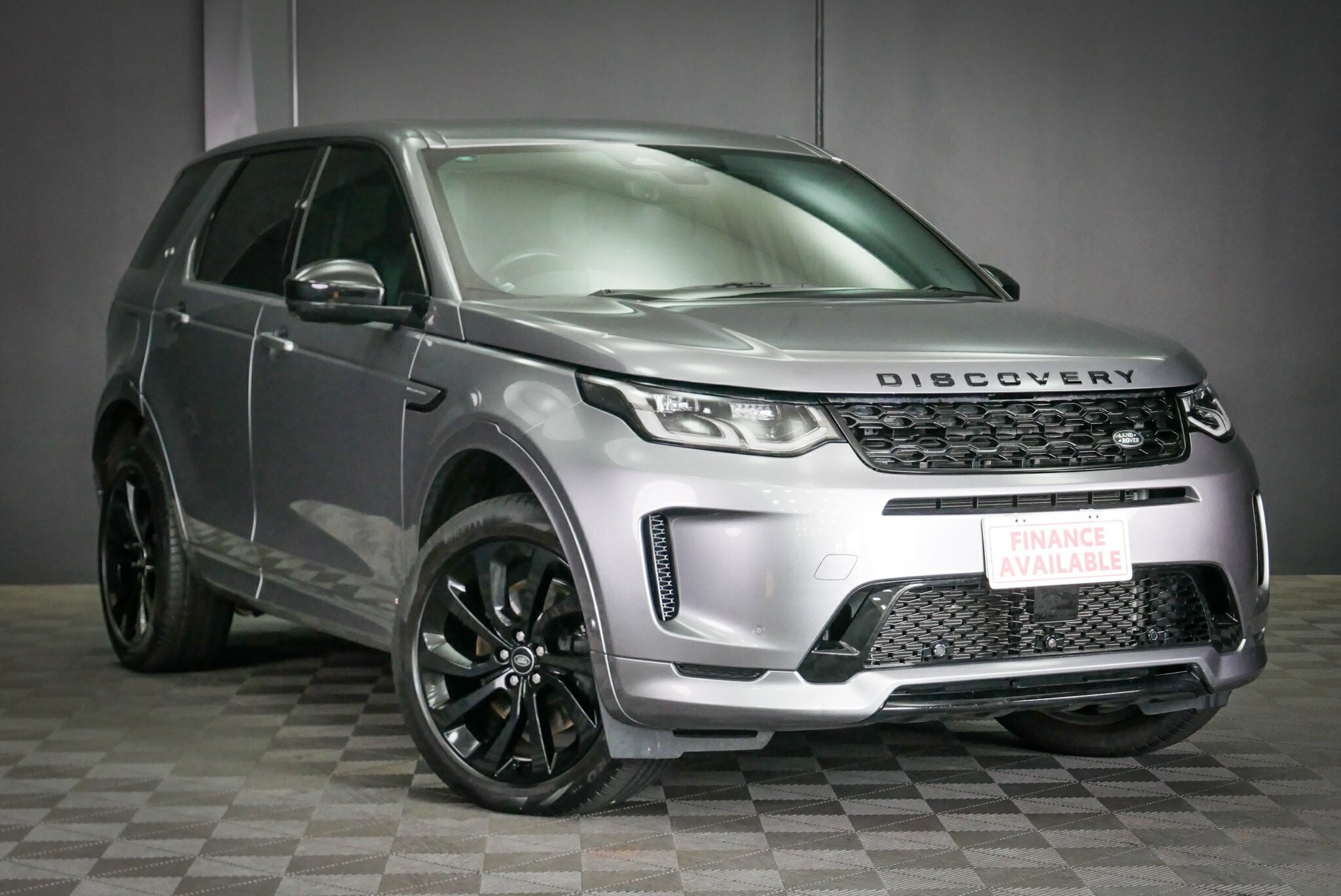 Land Rover Discovery Sport image 1