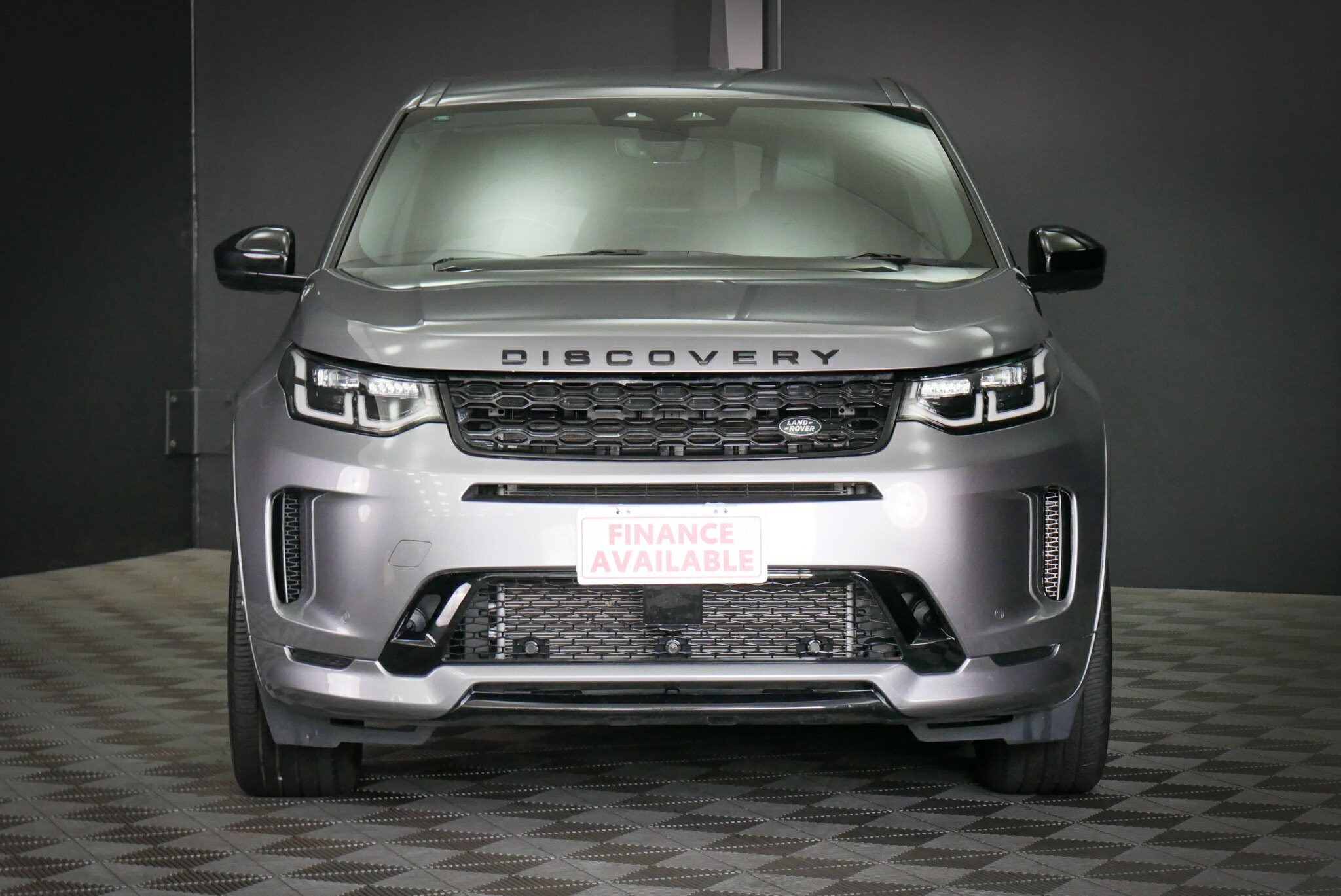 Land Rover Discovery Sport image 2