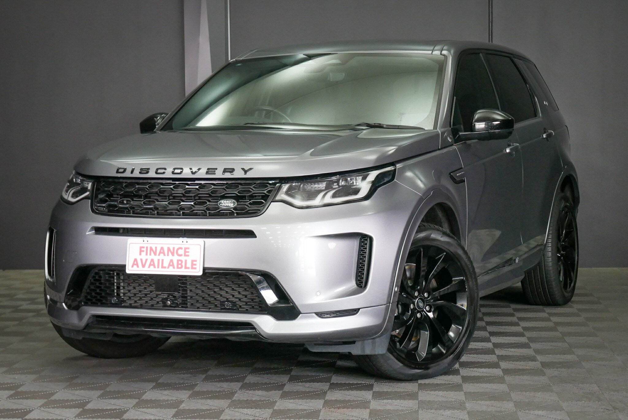 Land Rover Discovery Sport image 3