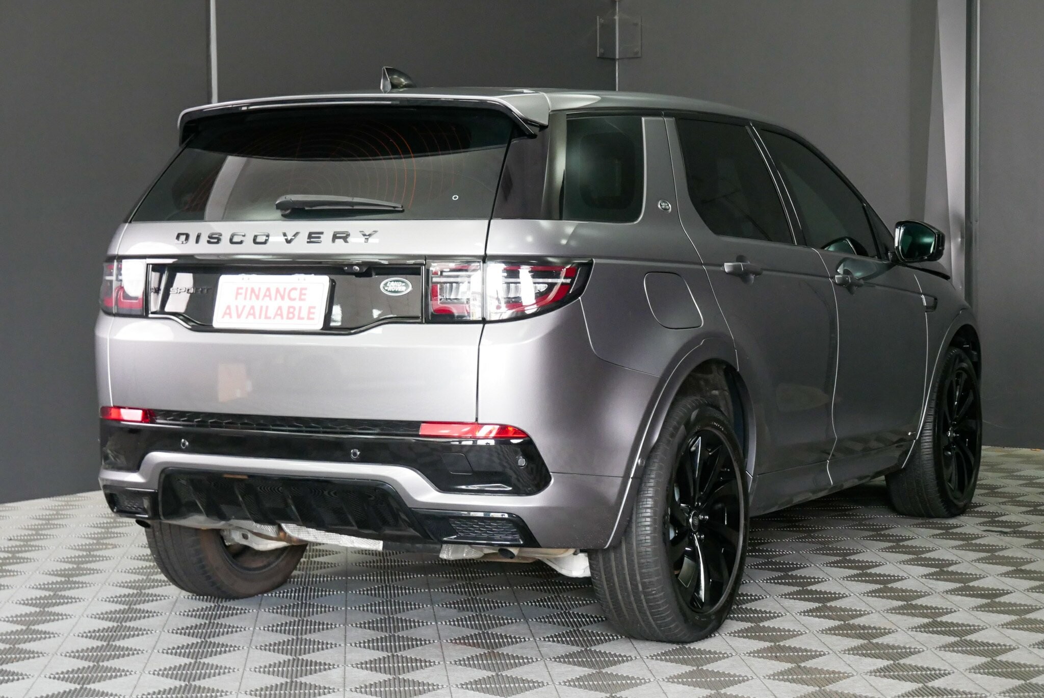 Land Rover Discovery Sport image 4