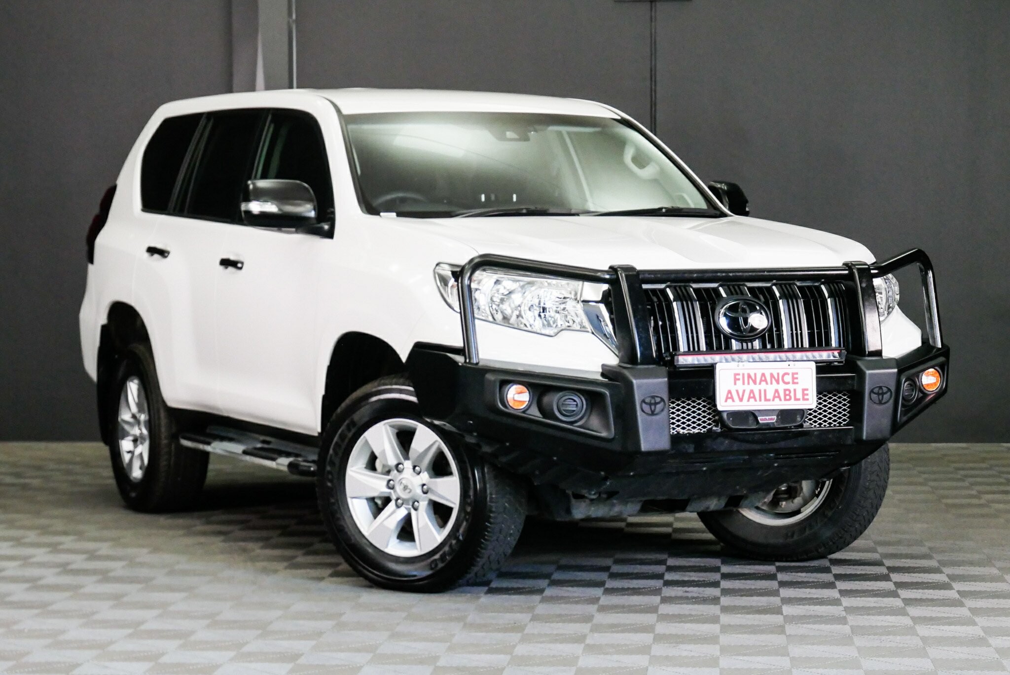Toyota Landcruiser Prado image 1