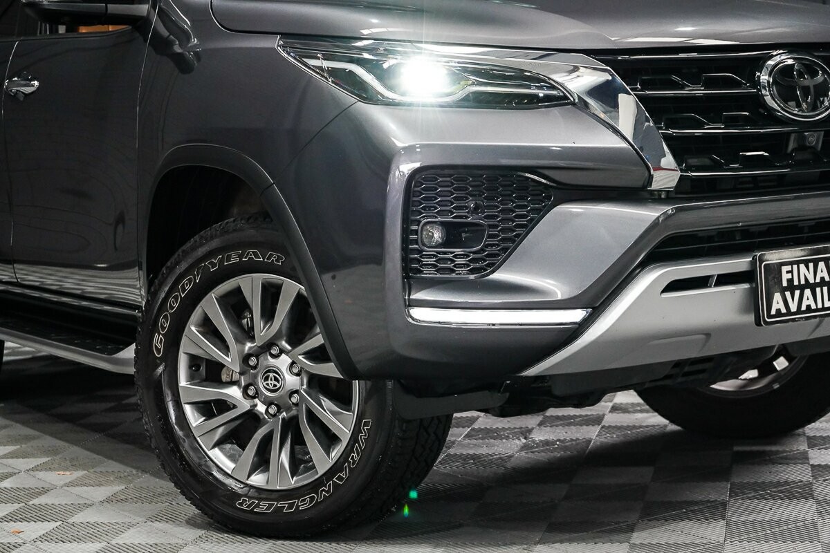 Toyota Fortuner image 2