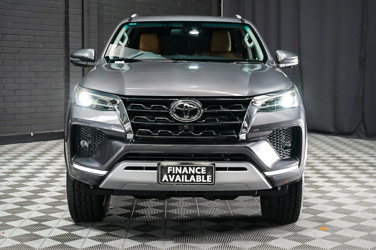 Toyota Fortuner image 3