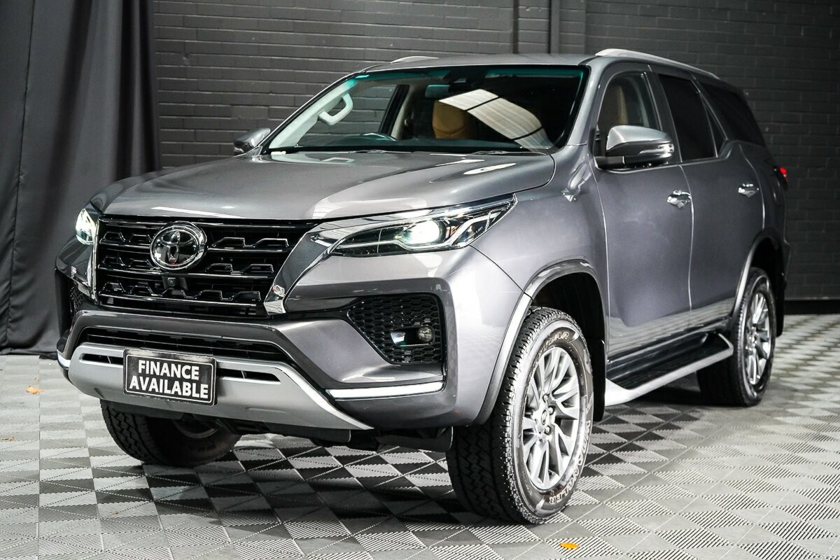 Toyota Fortuner image 4