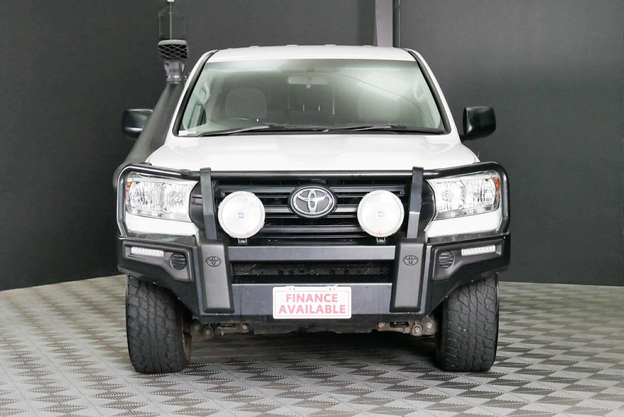 Toyota Landcruiser image 2