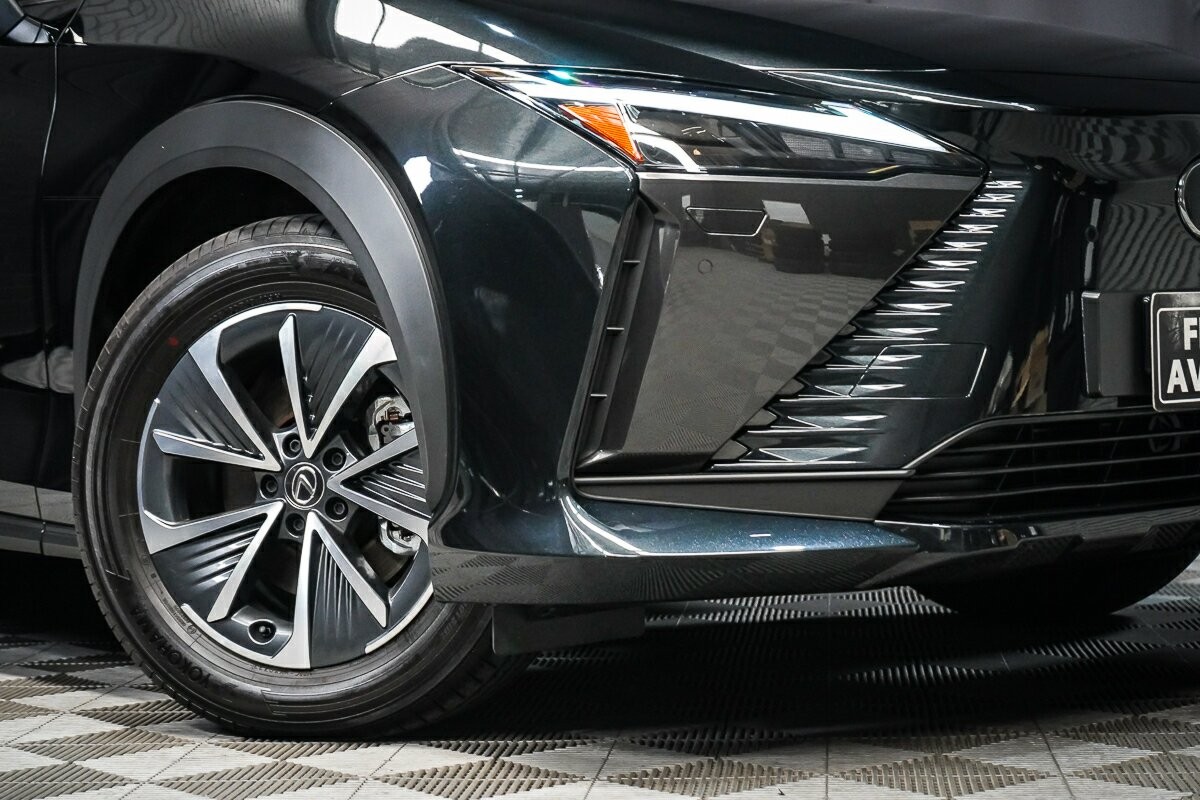 Lexus Rz image 2