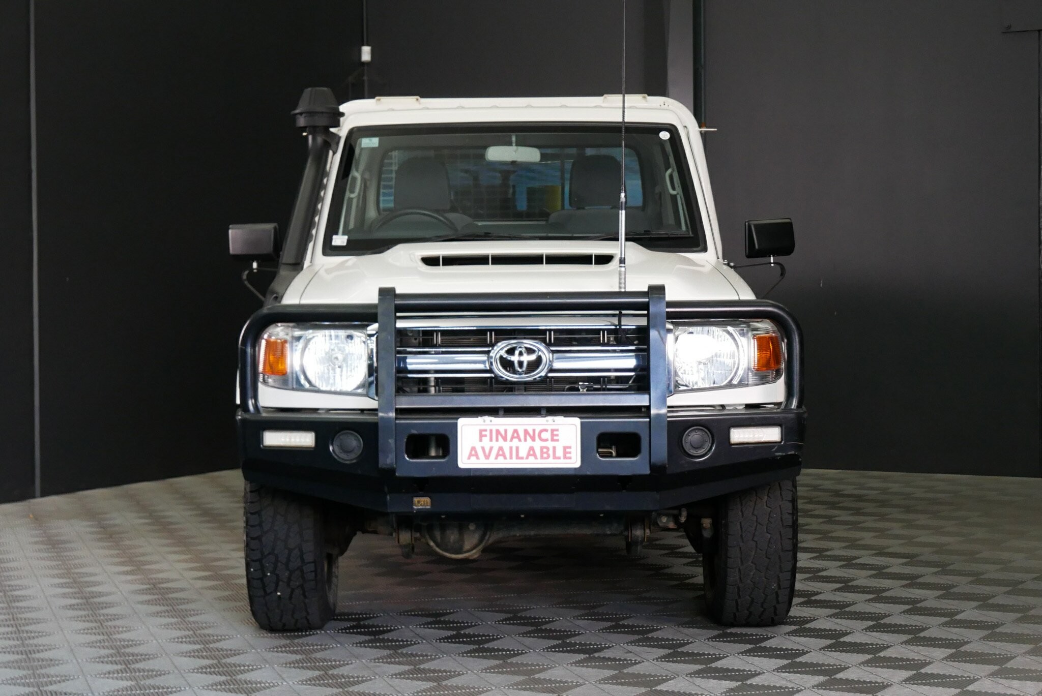 Toyota Landcruiser image 2