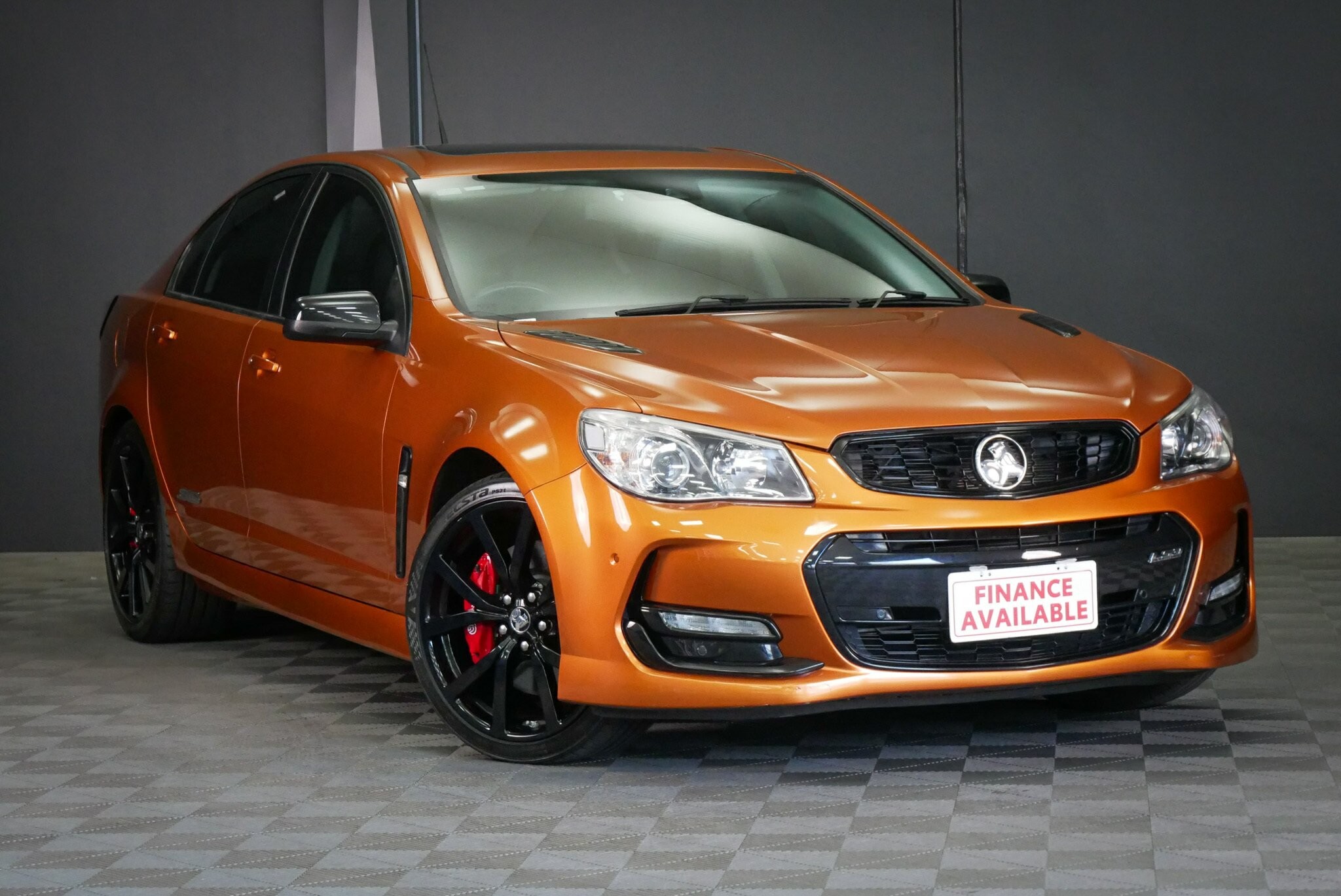 Holden Commodore image 1