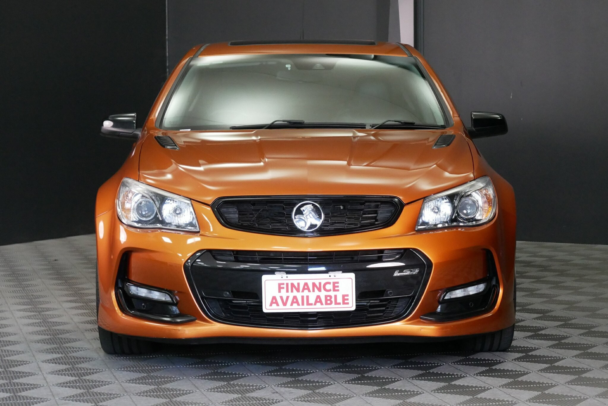Holden Commodore image 2