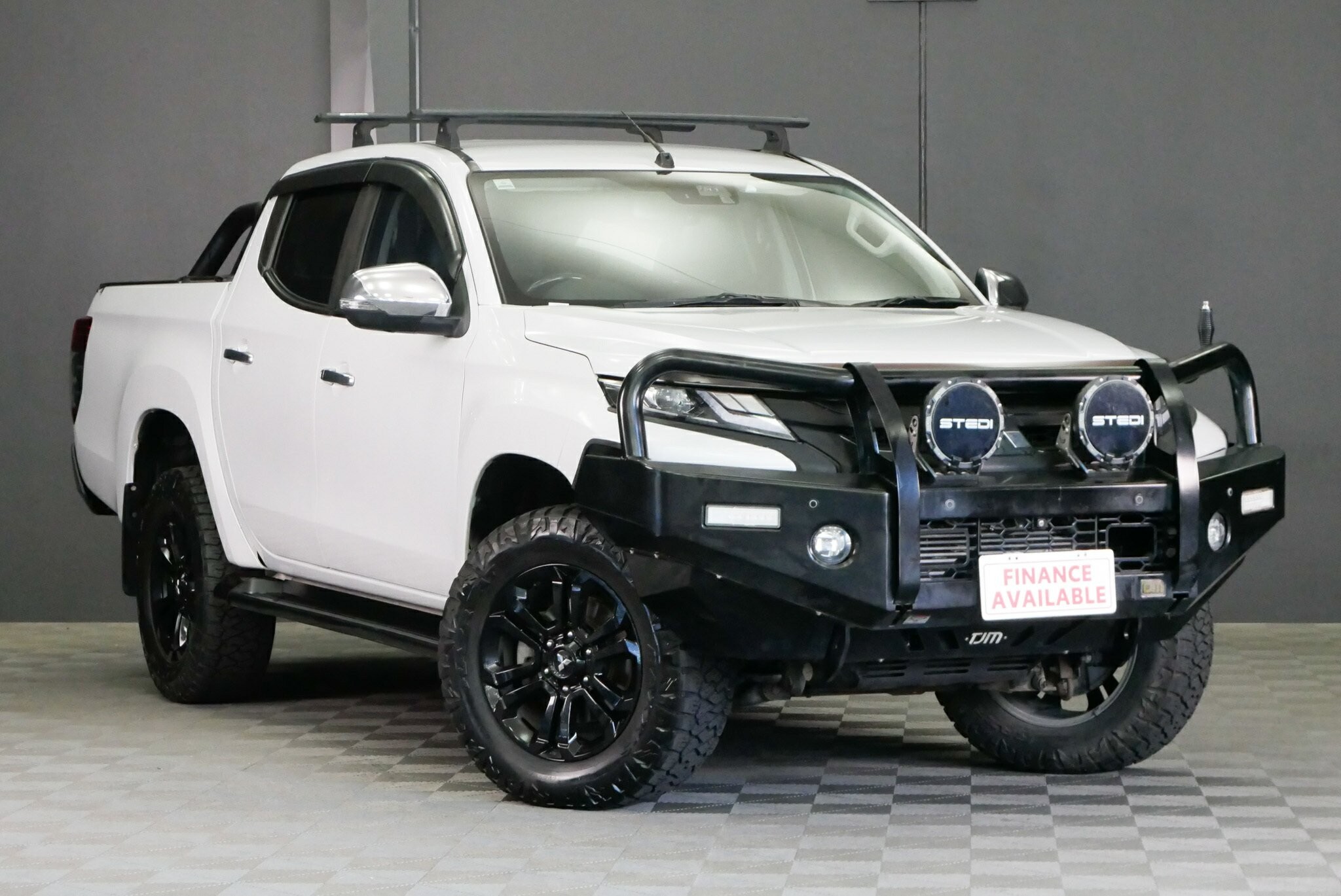 Mitsubishi Triton image 1