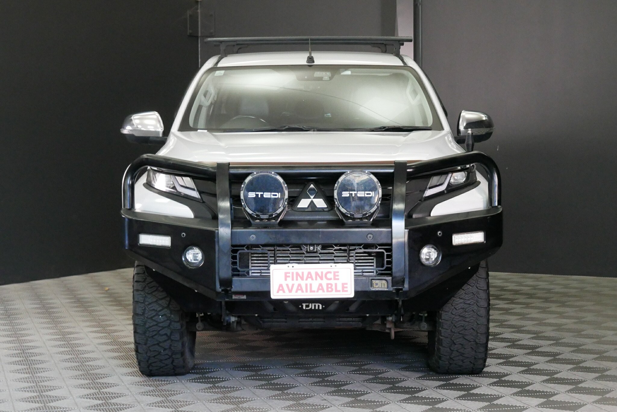 Mitsubishi Triton image 2