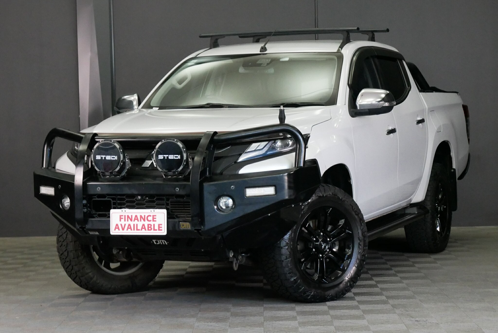 Mitsubishi Triton image 3