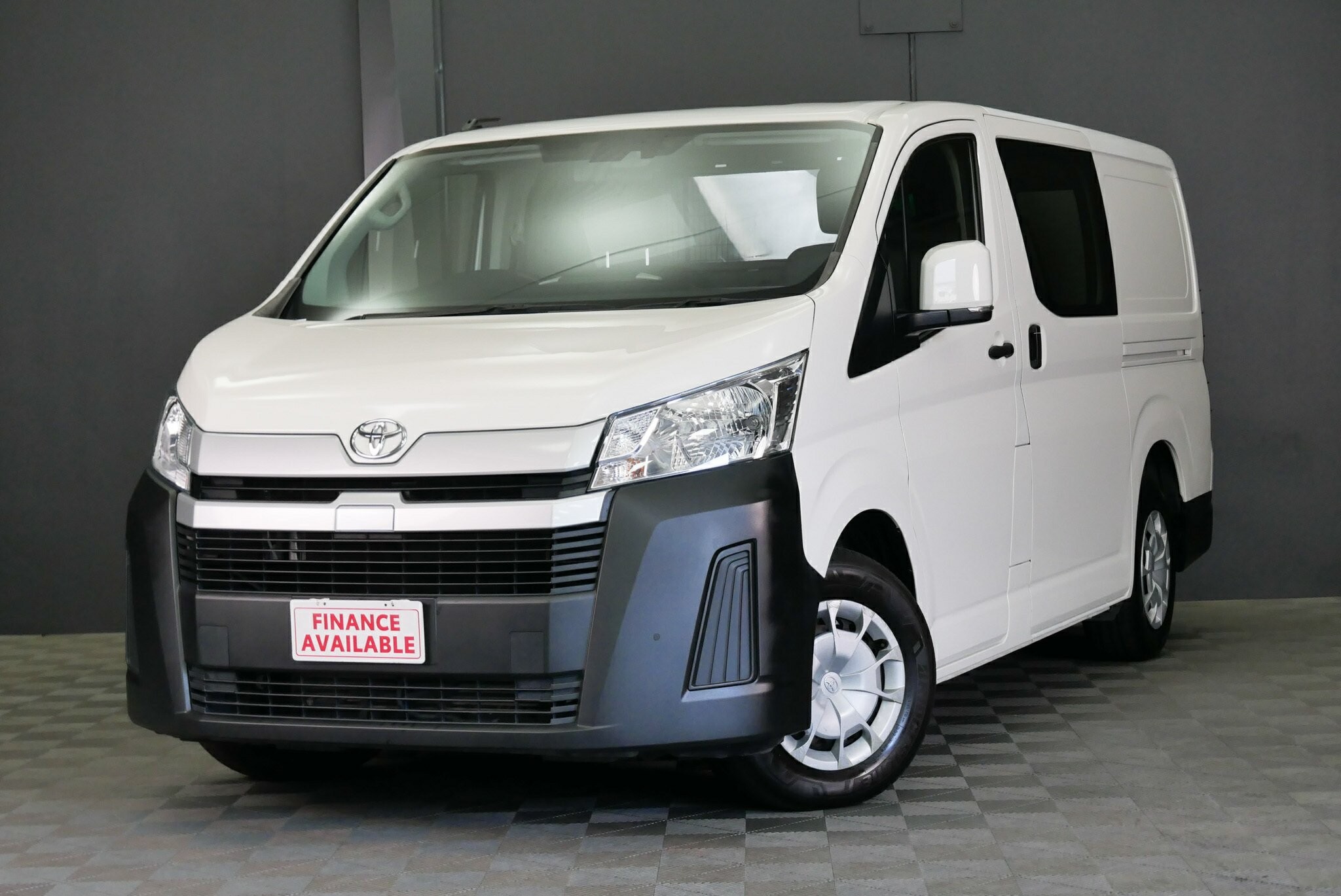 Toyota Hiace image 3