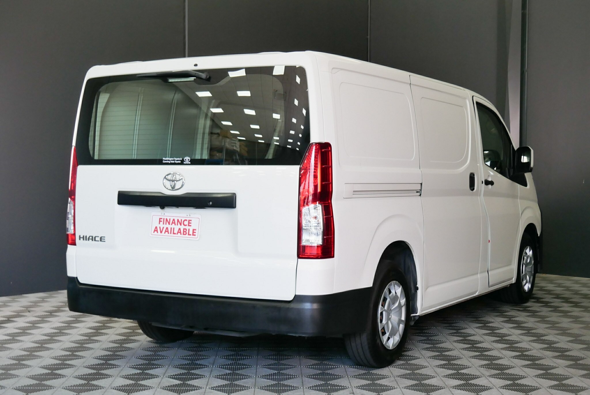 Toyota Hiace image 4