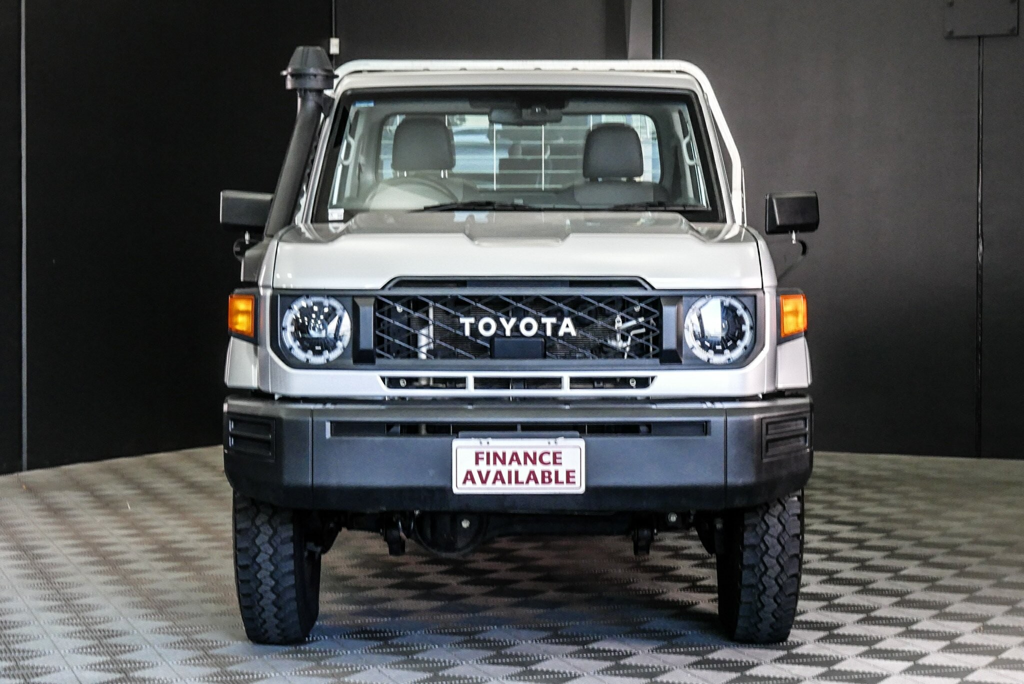 Toyota Landcruiser image 2