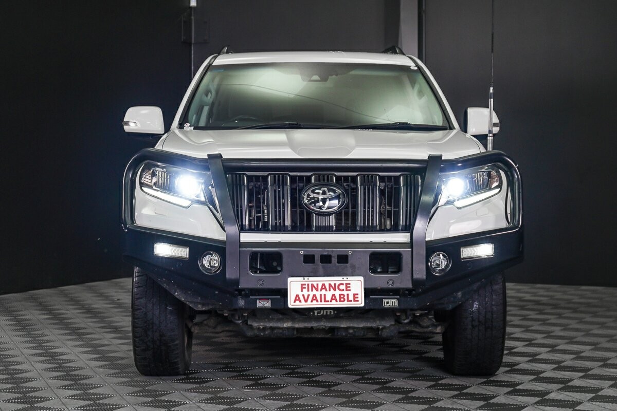 Toyota Landcruiser Prado image 2