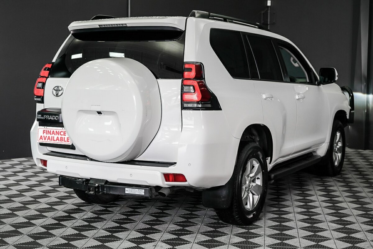 Toyota Landcruiser Prado image 4