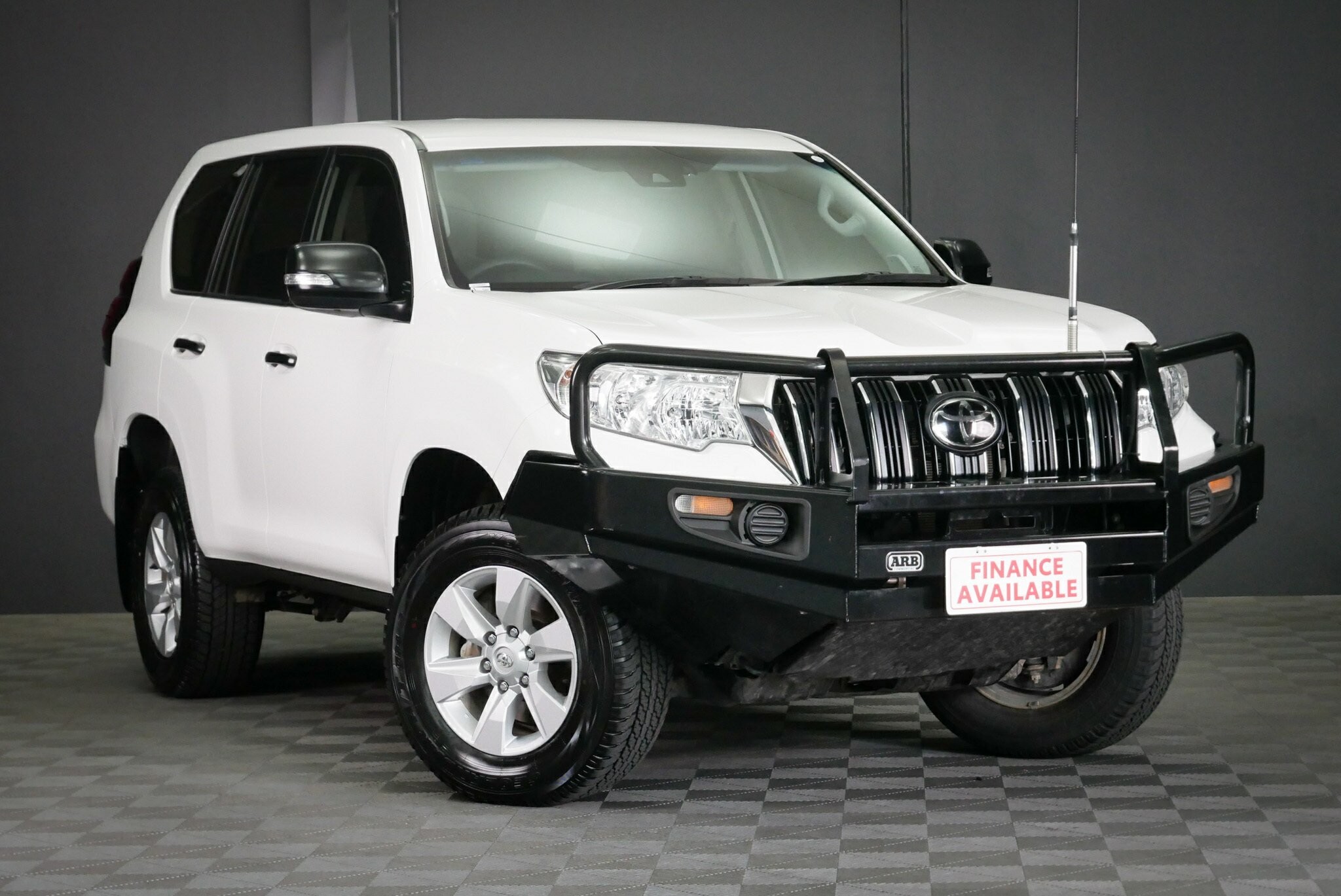 Toyota Landcruiser Prado image 1