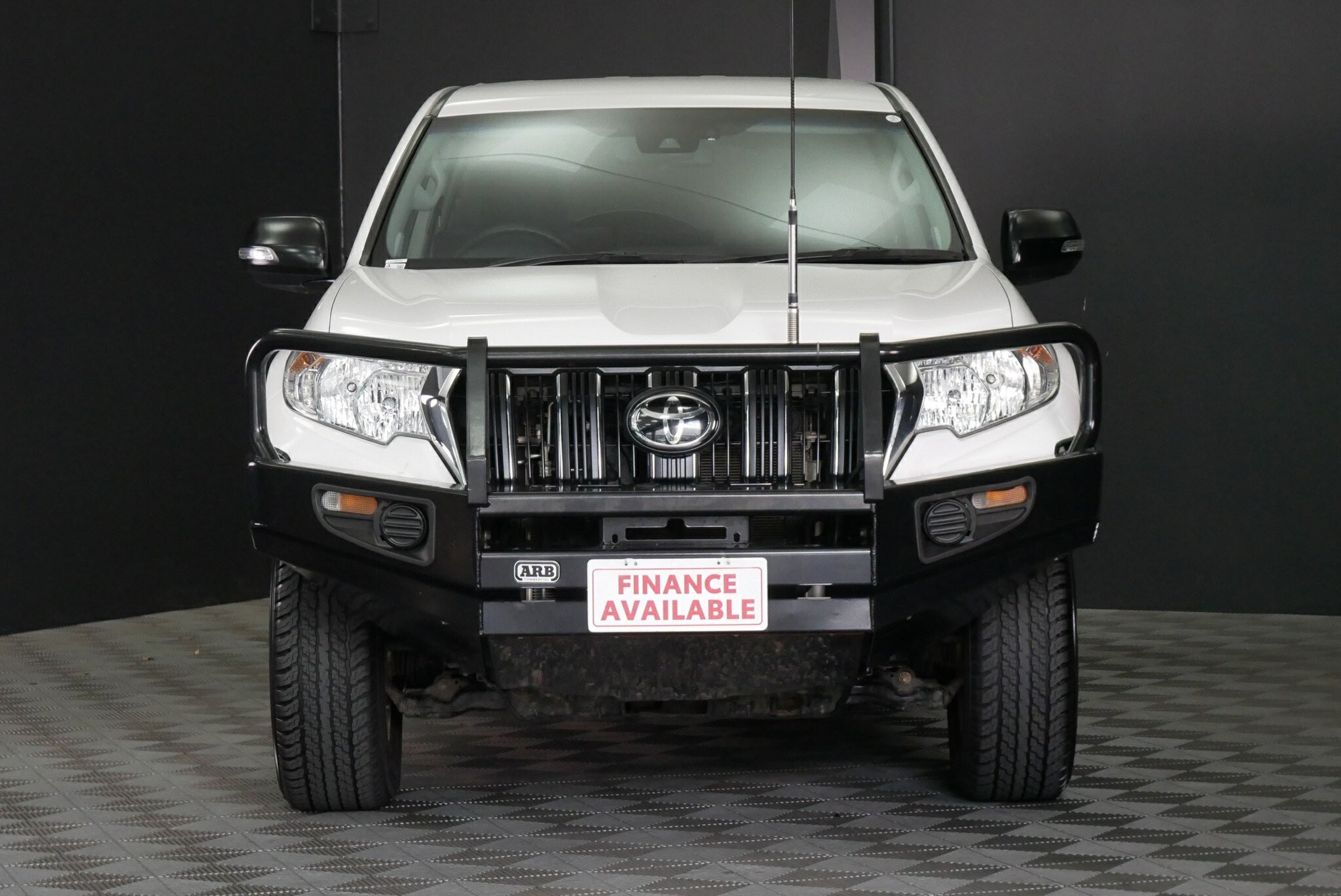 Toyota Landcruiser Prado image 2