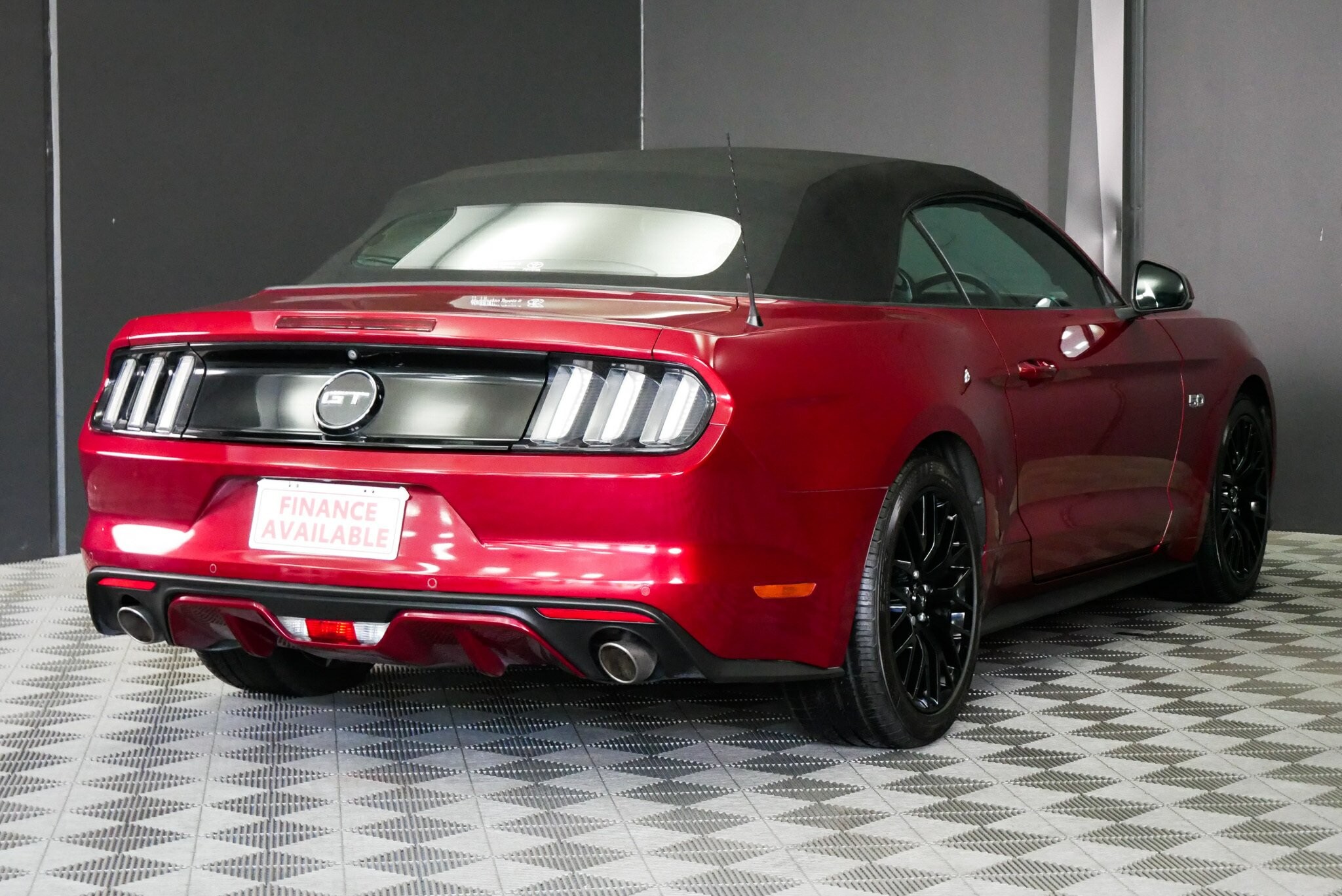 Ford Mustang image 4