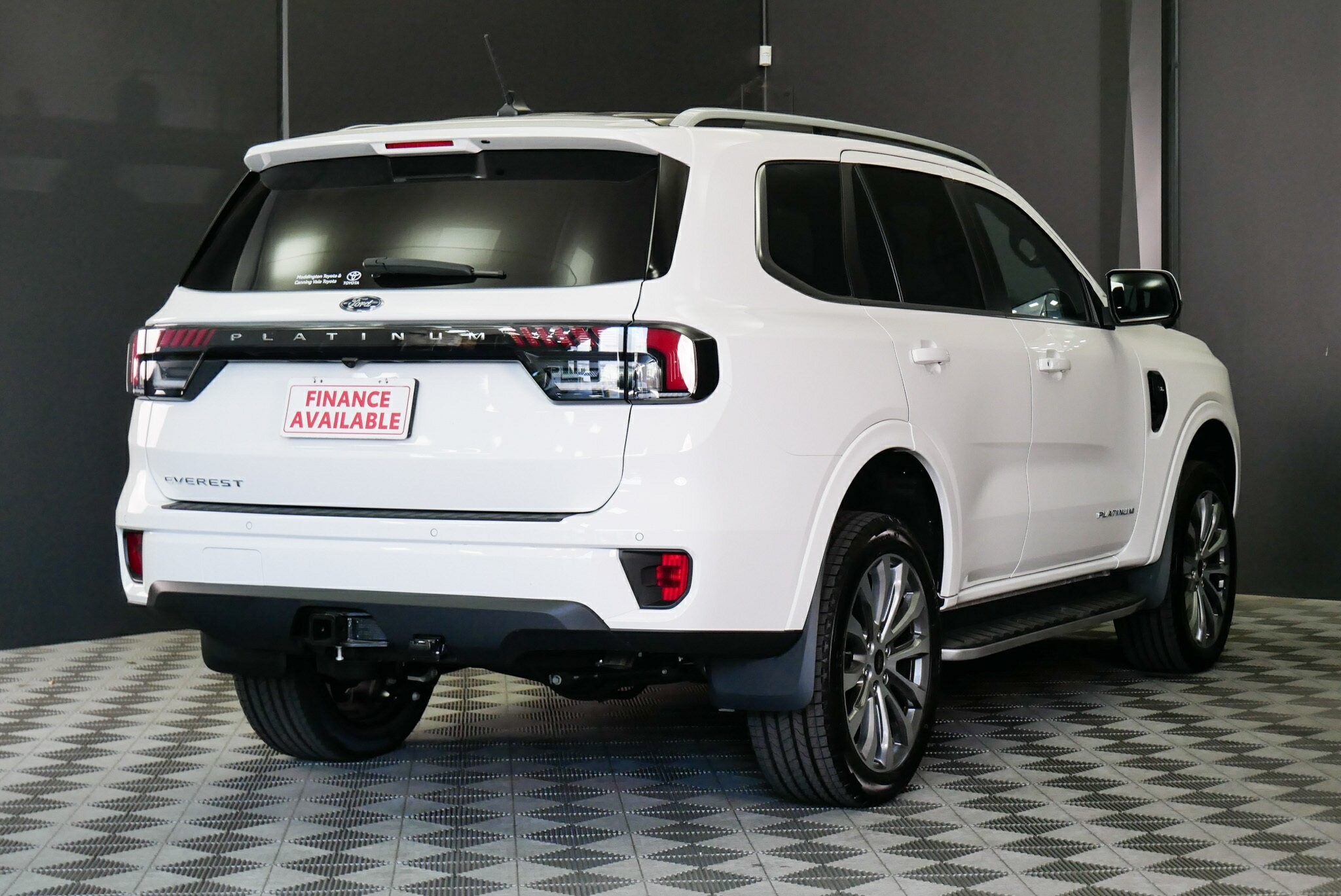 Ford Everest image 4
