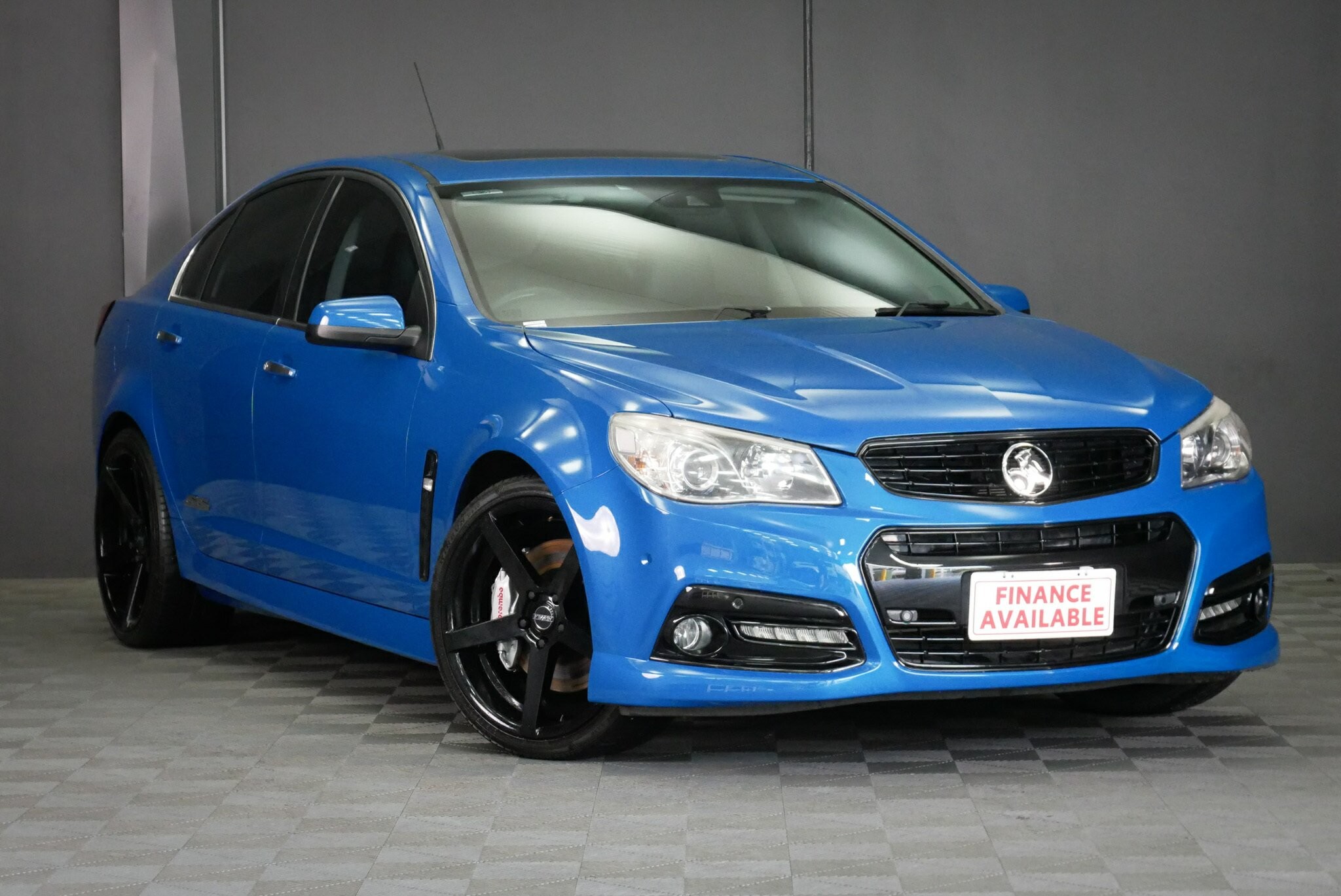 Holden Commodore image 1