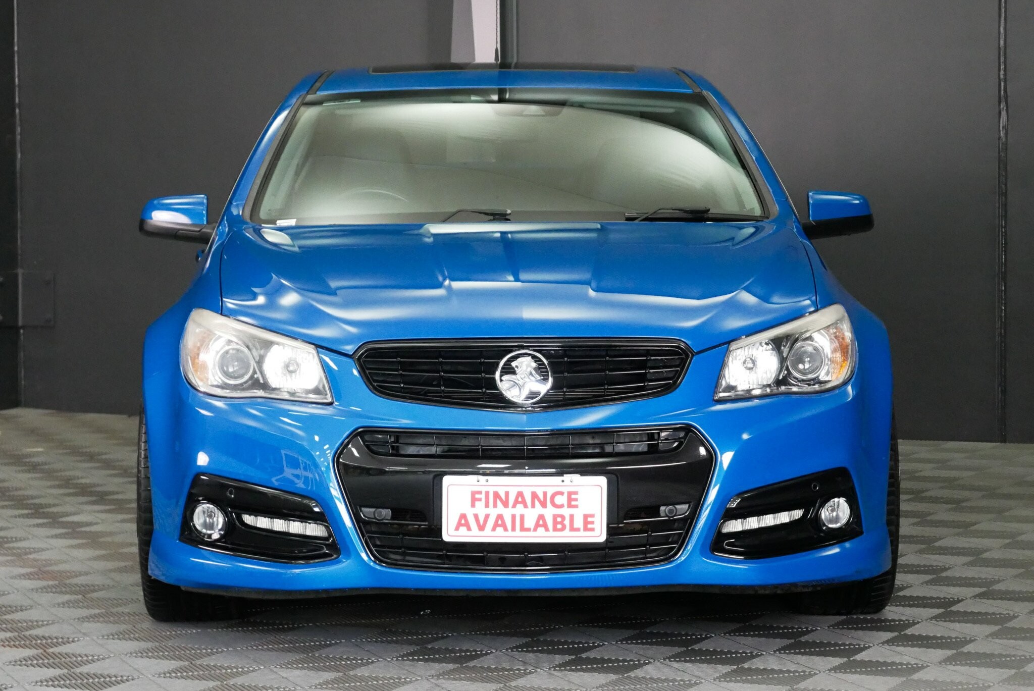 Holden Commodore image 2