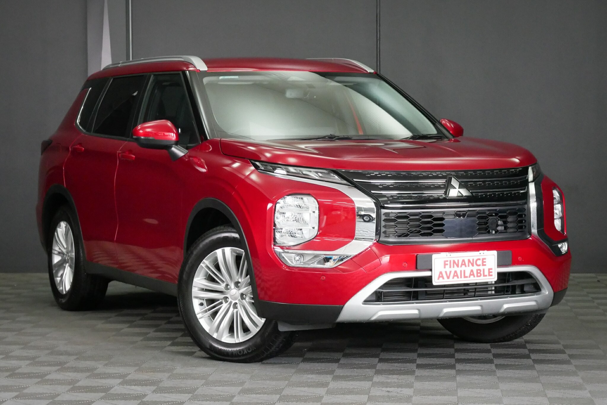 Mitsubishi Outlander image 1