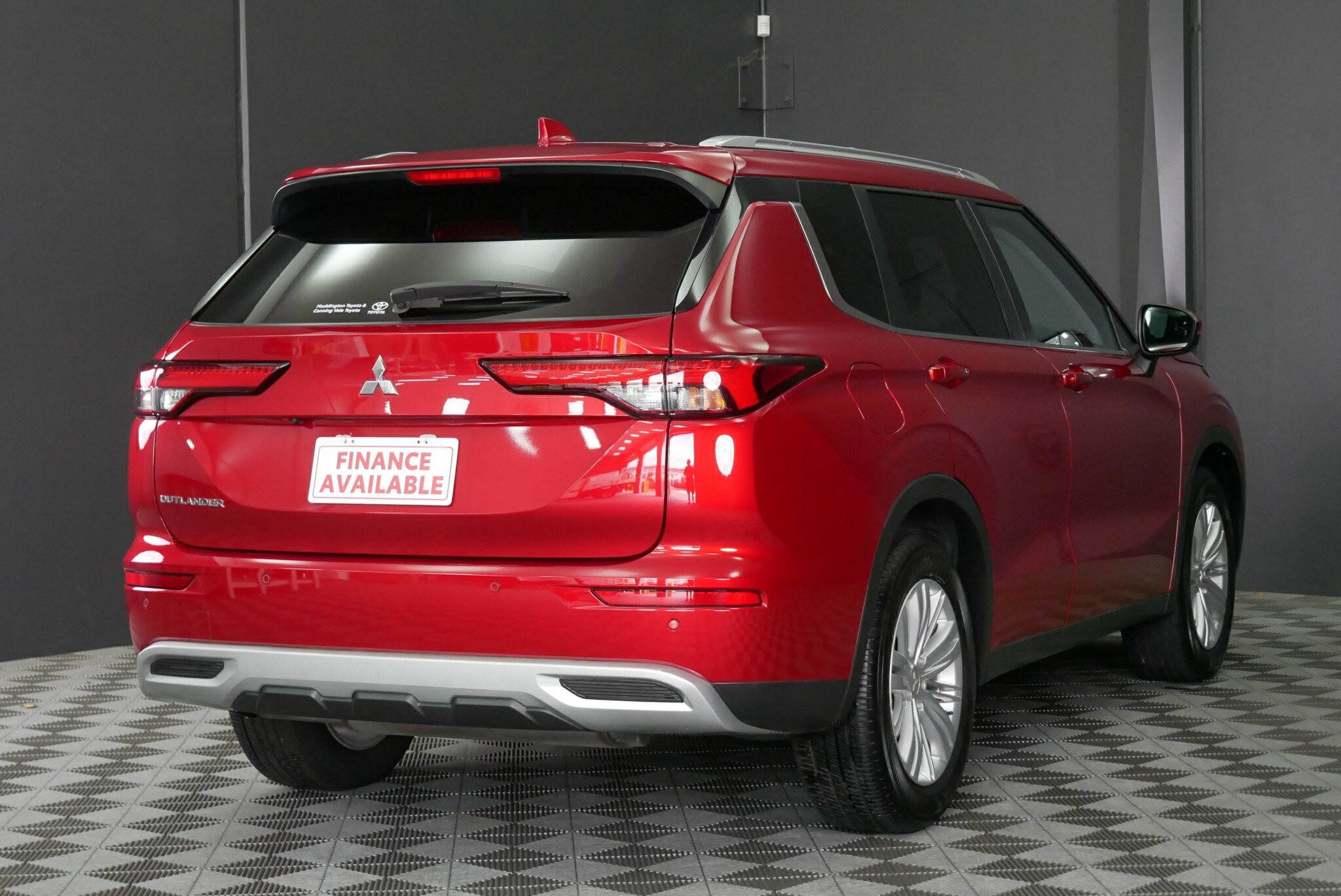 Mitsubishi Outlander image 4