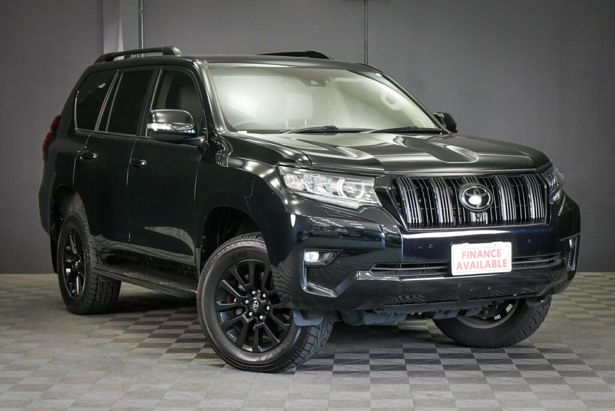 Toyota Landcruiser Prado image 1