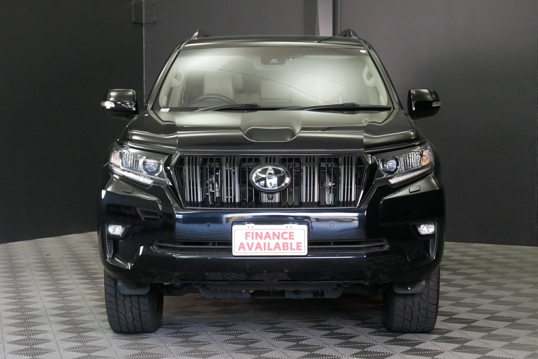 Toyota Landcruiser Prado image 2