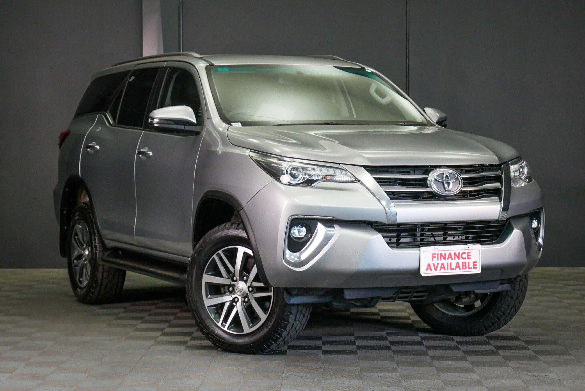 Toyota Fortuner image 1