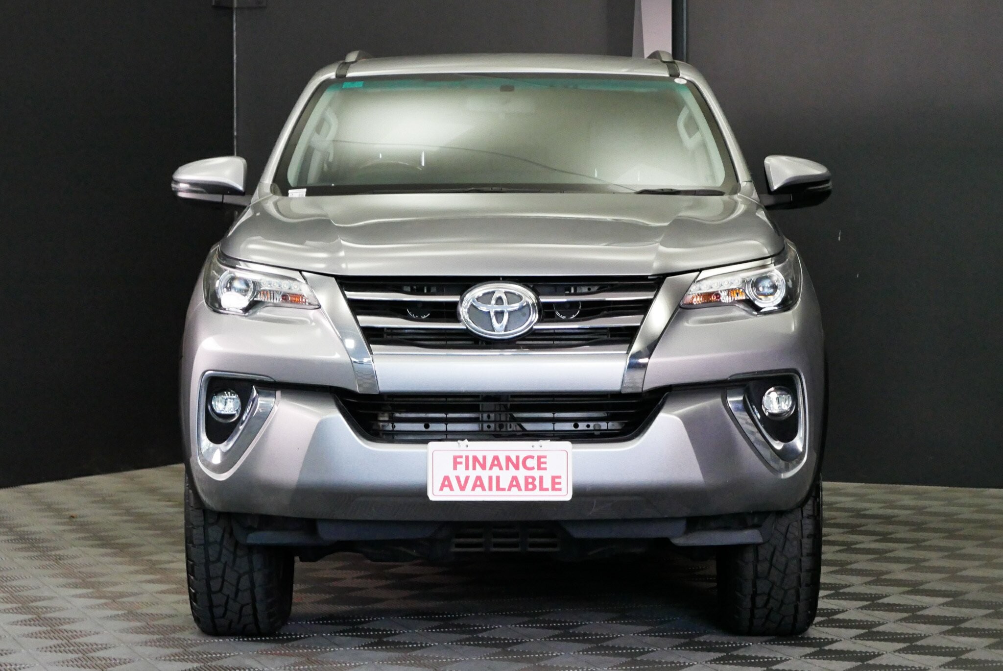 Toyota Fortuner image 2