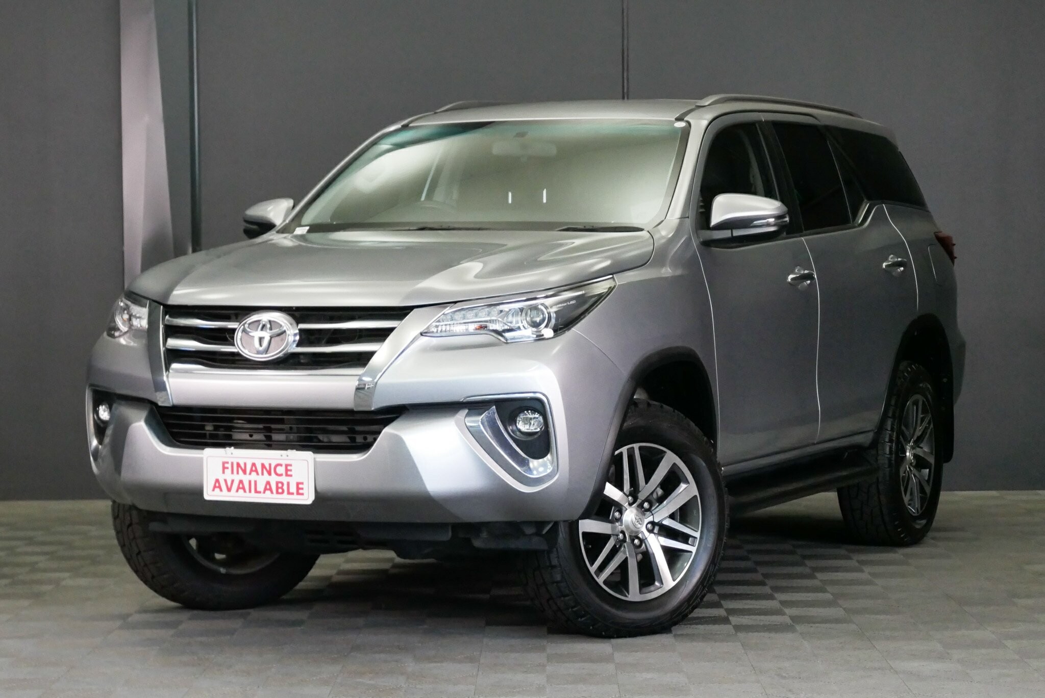 Toyota Fortuner image 3