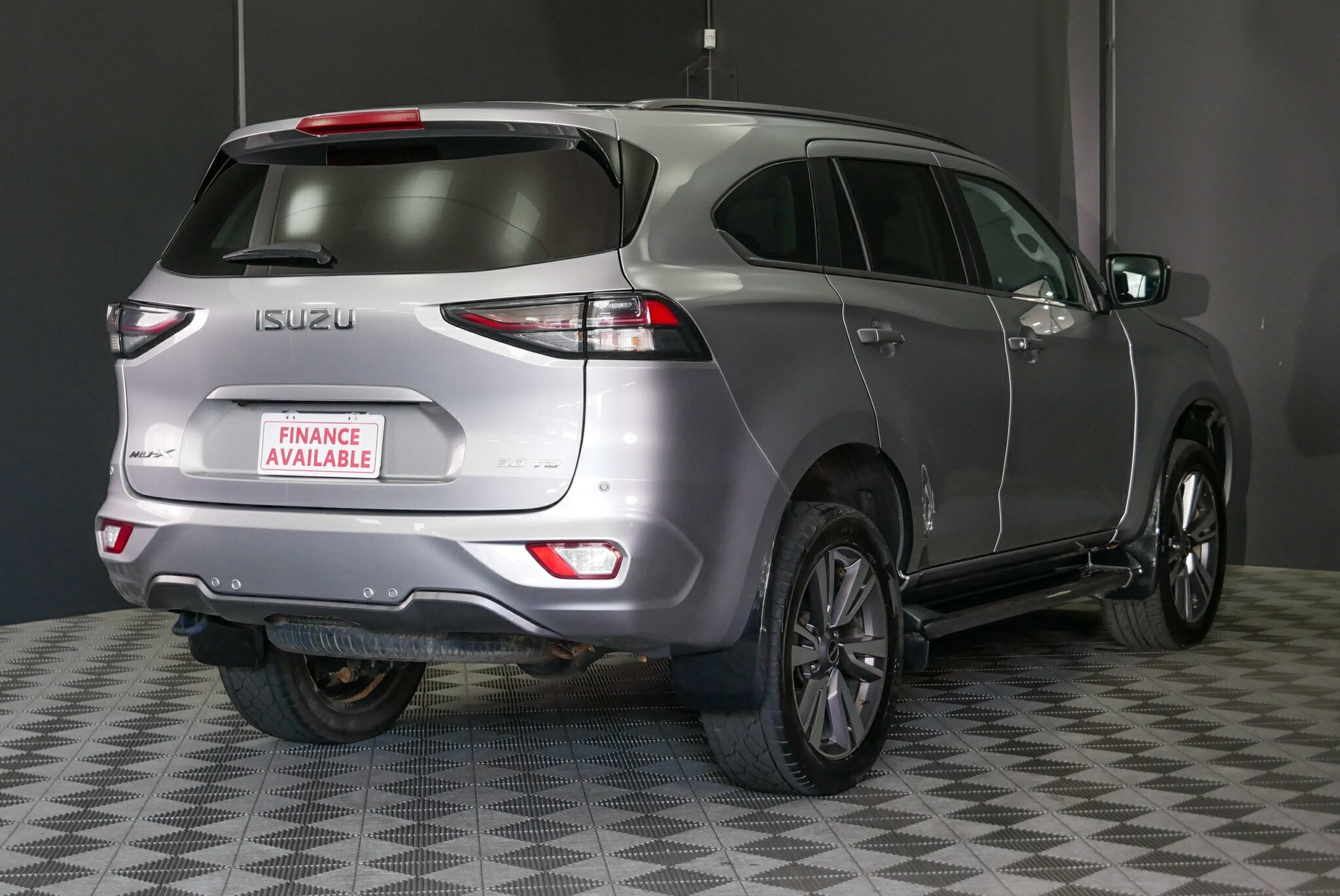 Isuzu Mu-x image 4
