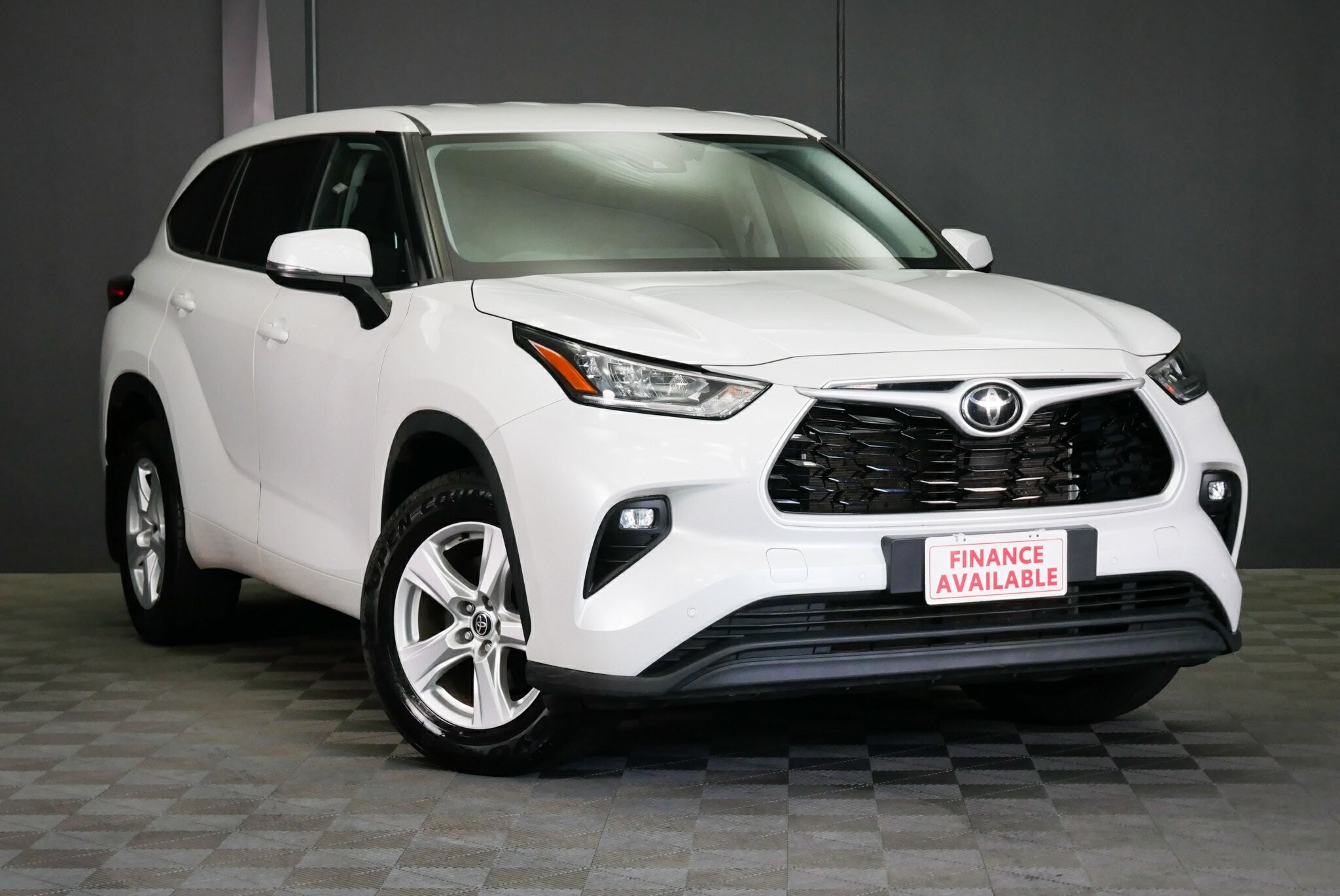 Toyota Kluger image 1