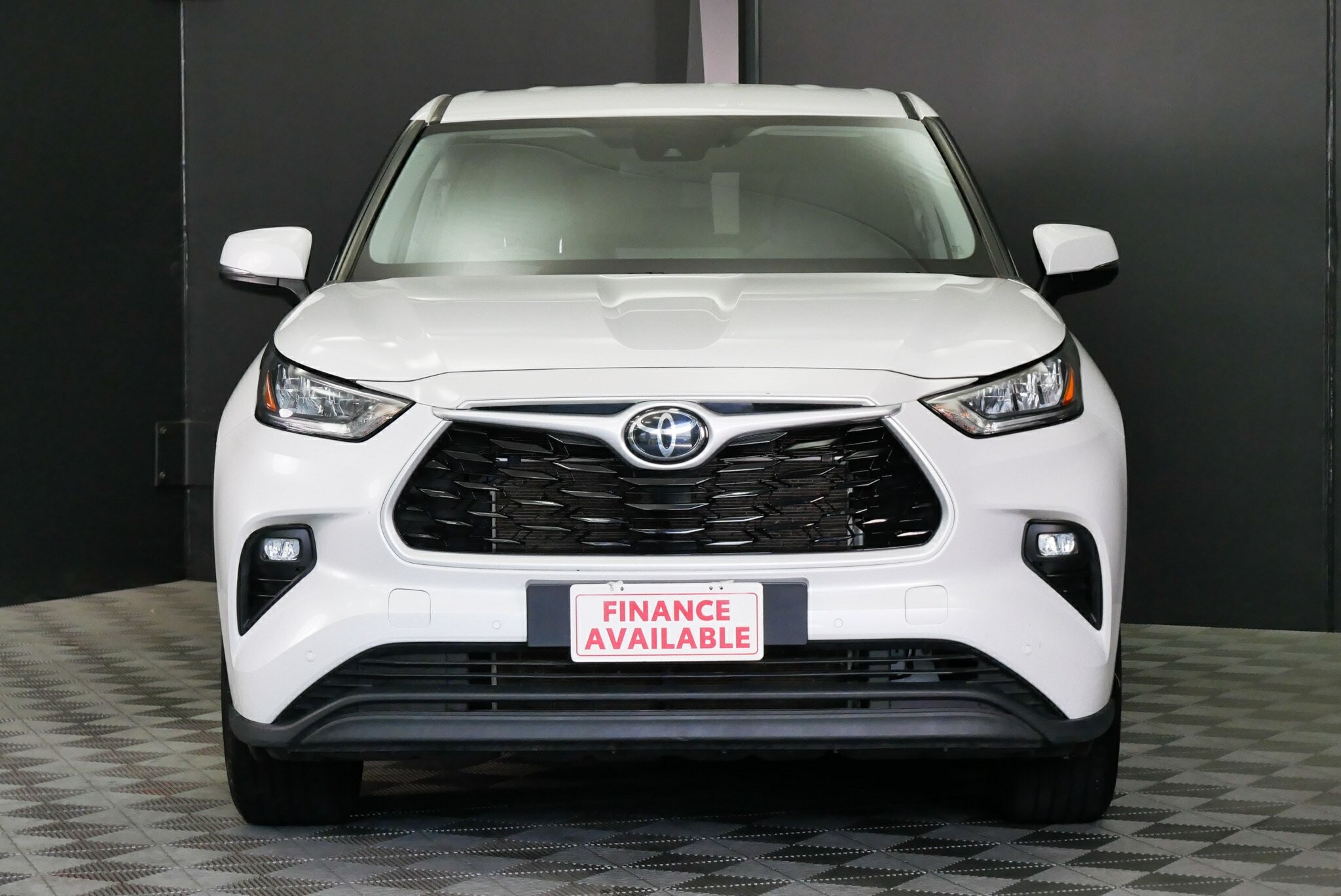 Toyota Kluger image 2