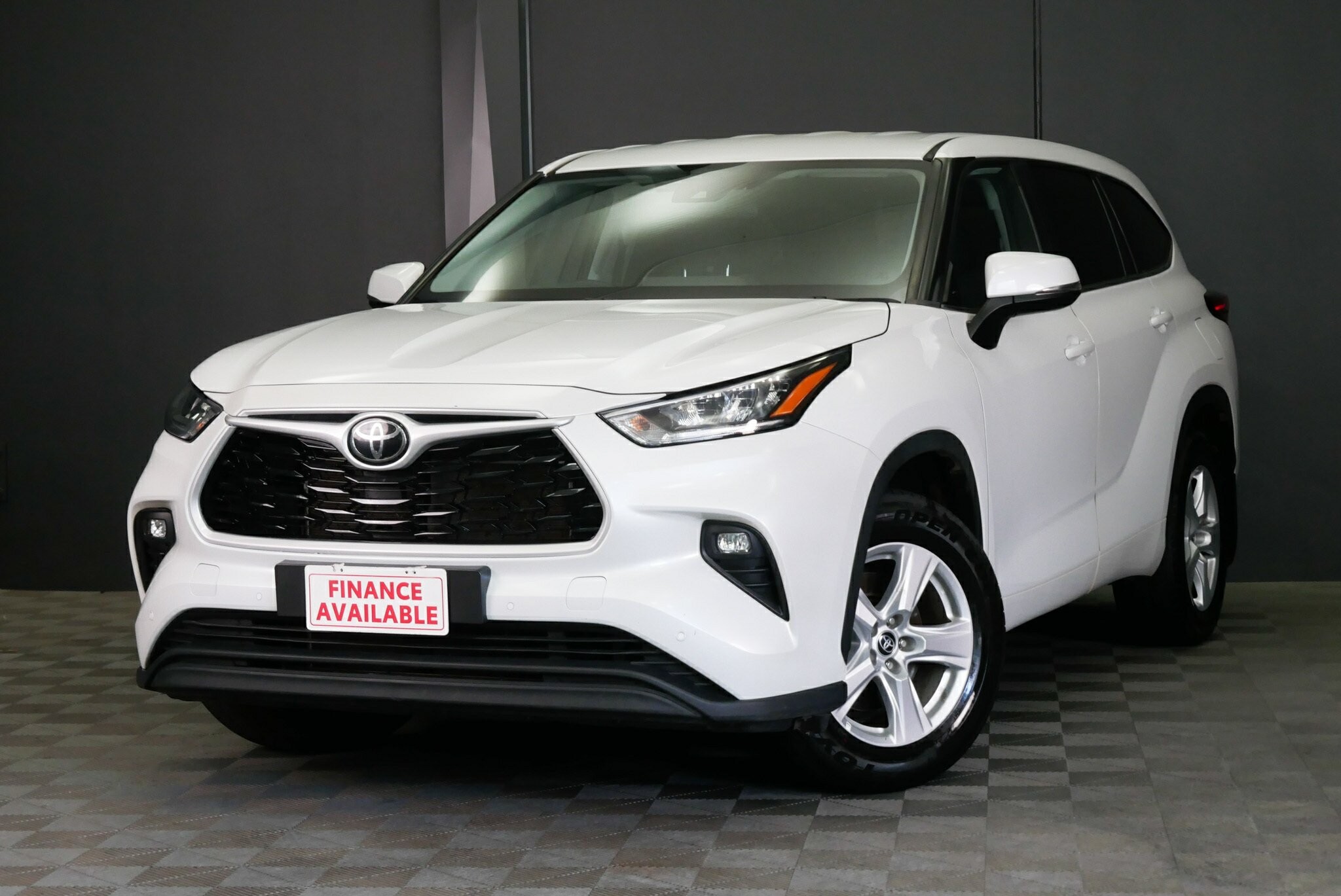 Toyota Kluger image 3
