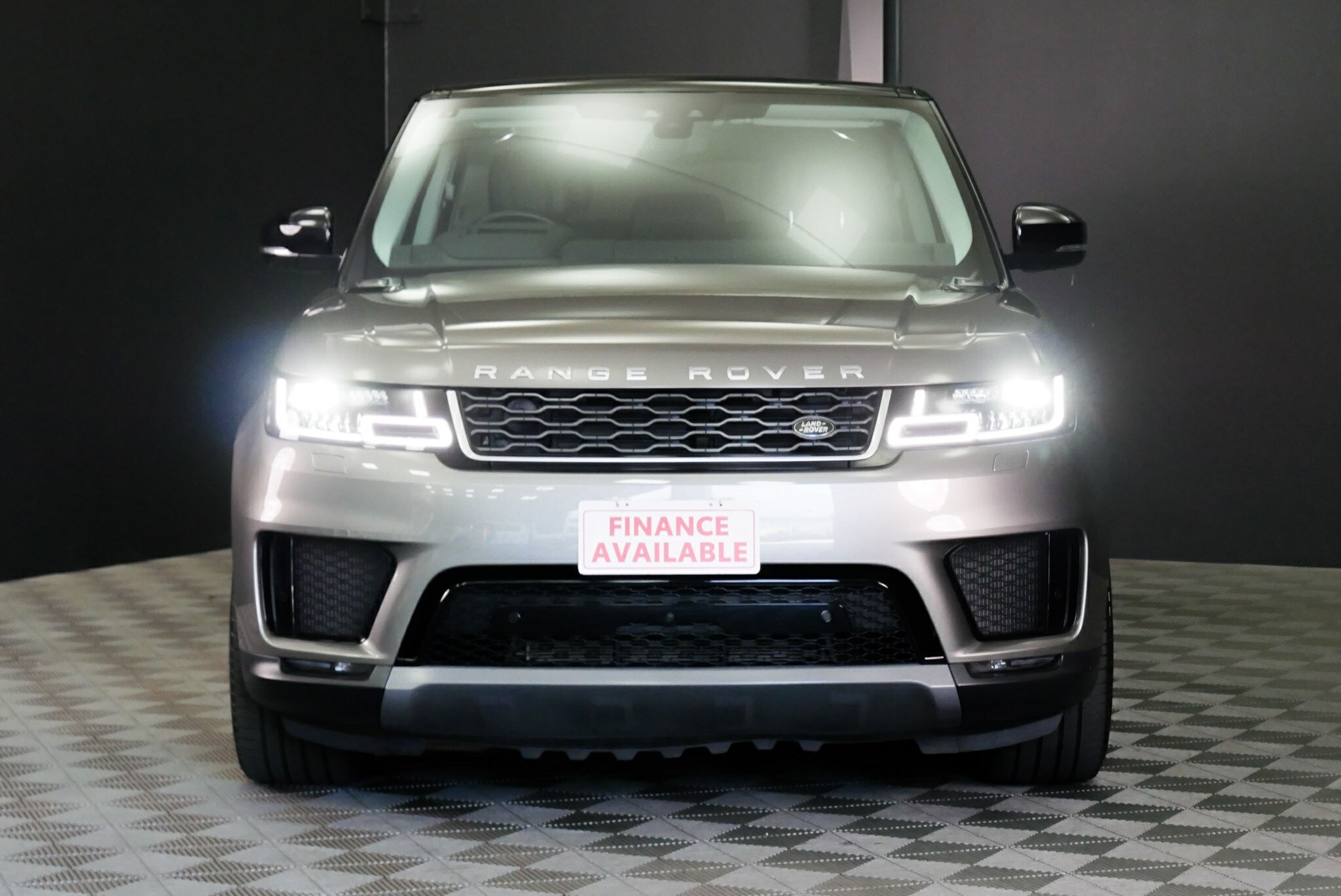Land Rover Range Rover Sport image 2