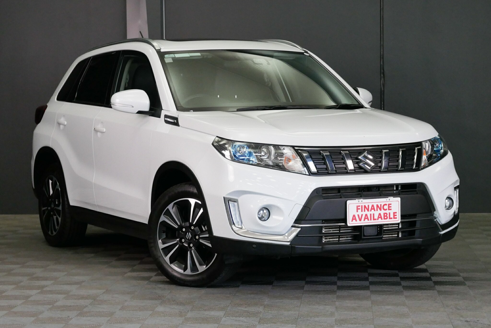 Suzuki Vitara image 1